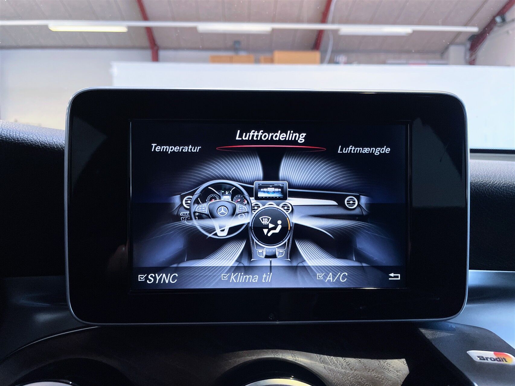 Billede af Mercedes-Benz GLC300 2,0 4Matic 9G-Tronic 245HK 5d 9g Aut.