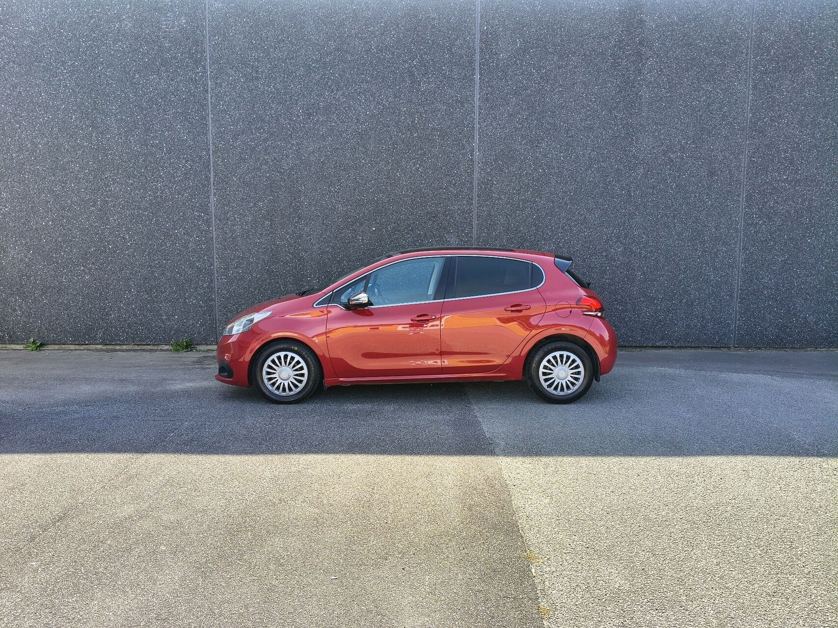 Billede af Peugeot 208 1,6 BlueHDi Desire Sky 100HK 5d