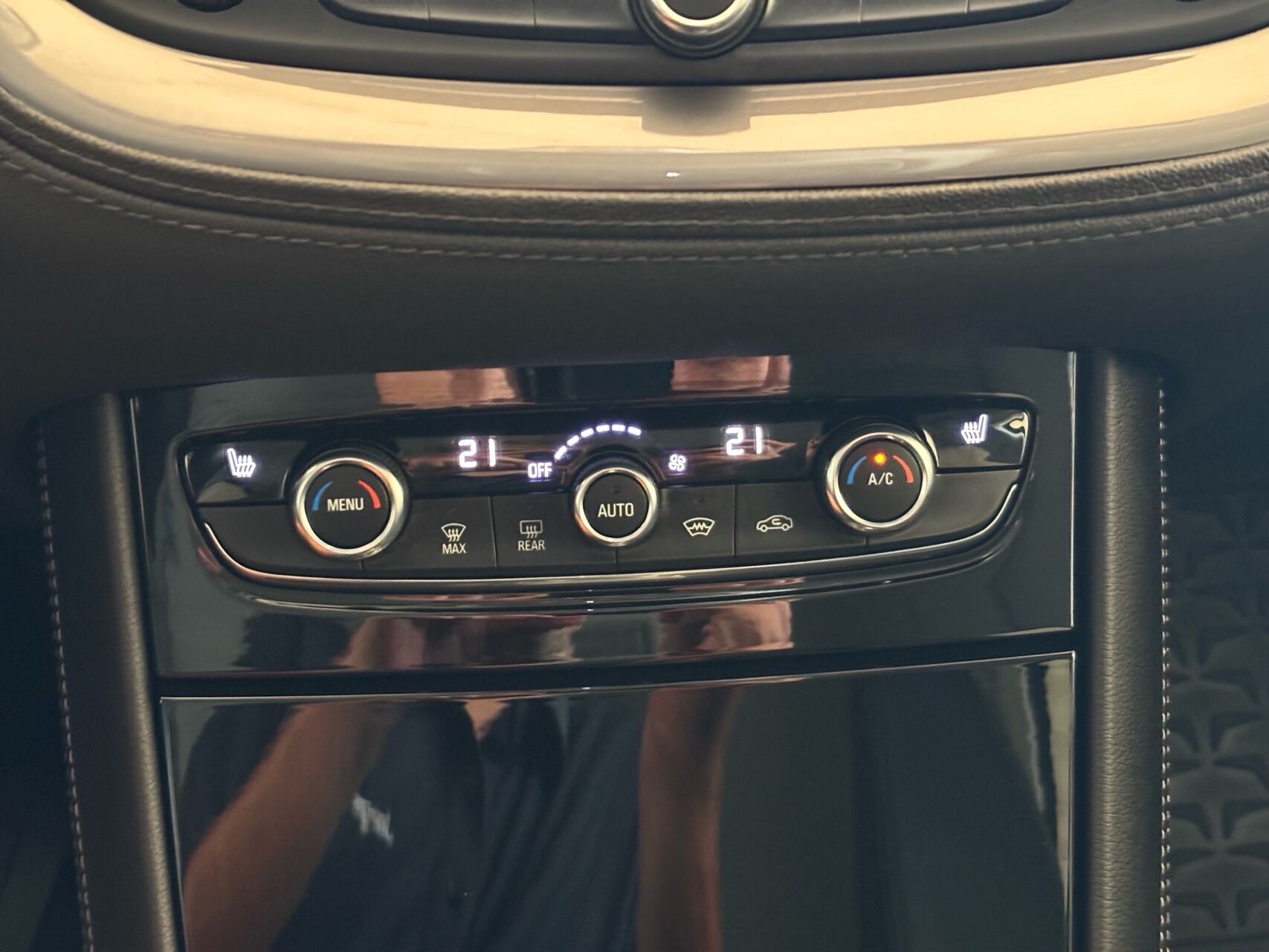 Billede af Opel Grandland X 1,6 PHEV  Plugin-hybrid Cosmo Prestige Pack 225HK 5d 8g Aut.