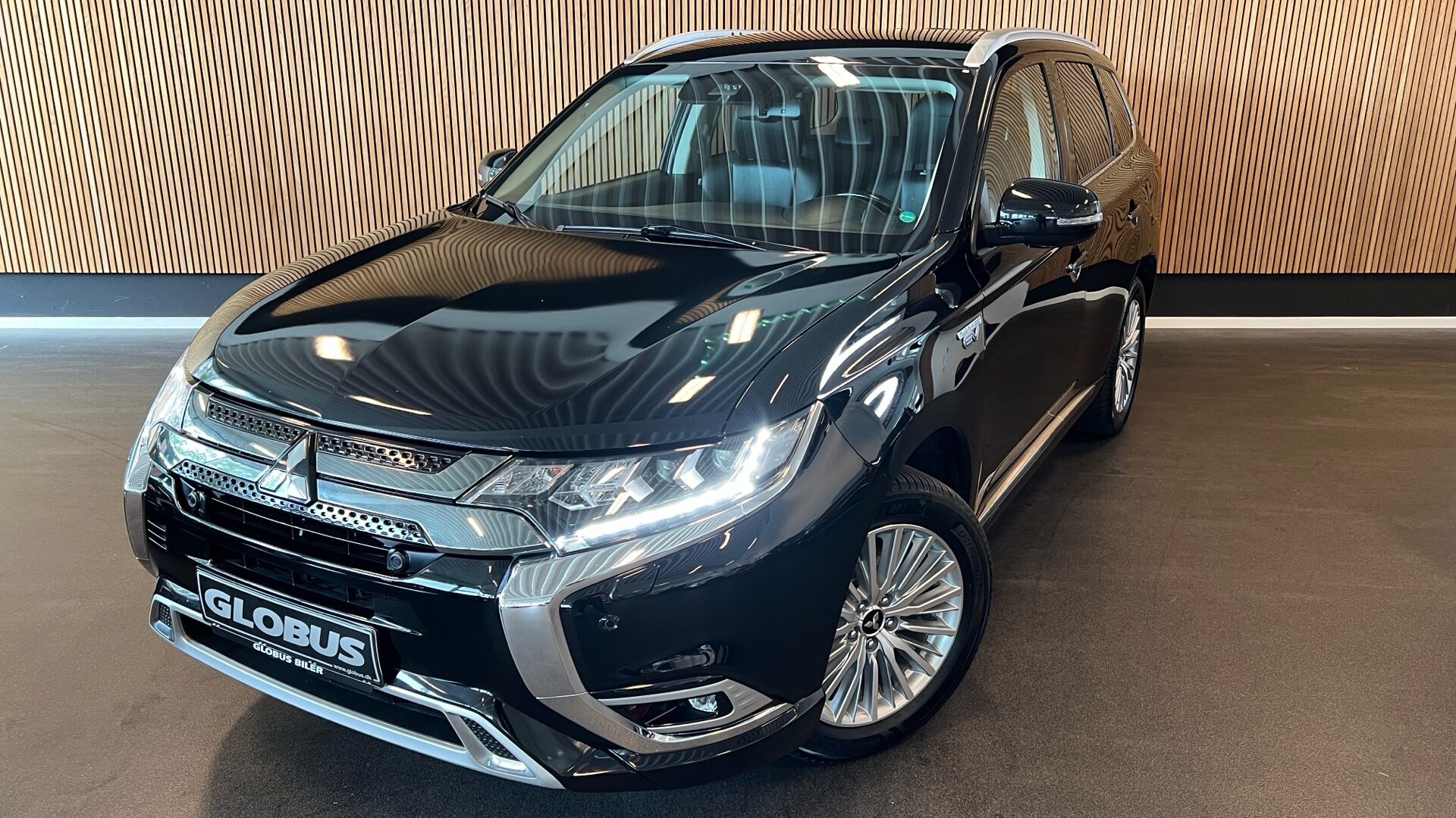 Billede af Mitsubishi Outlander 2,4 PHEV  Plugin-hybrid Limited 4WD 224HK 5d 6g Trinl. Gear