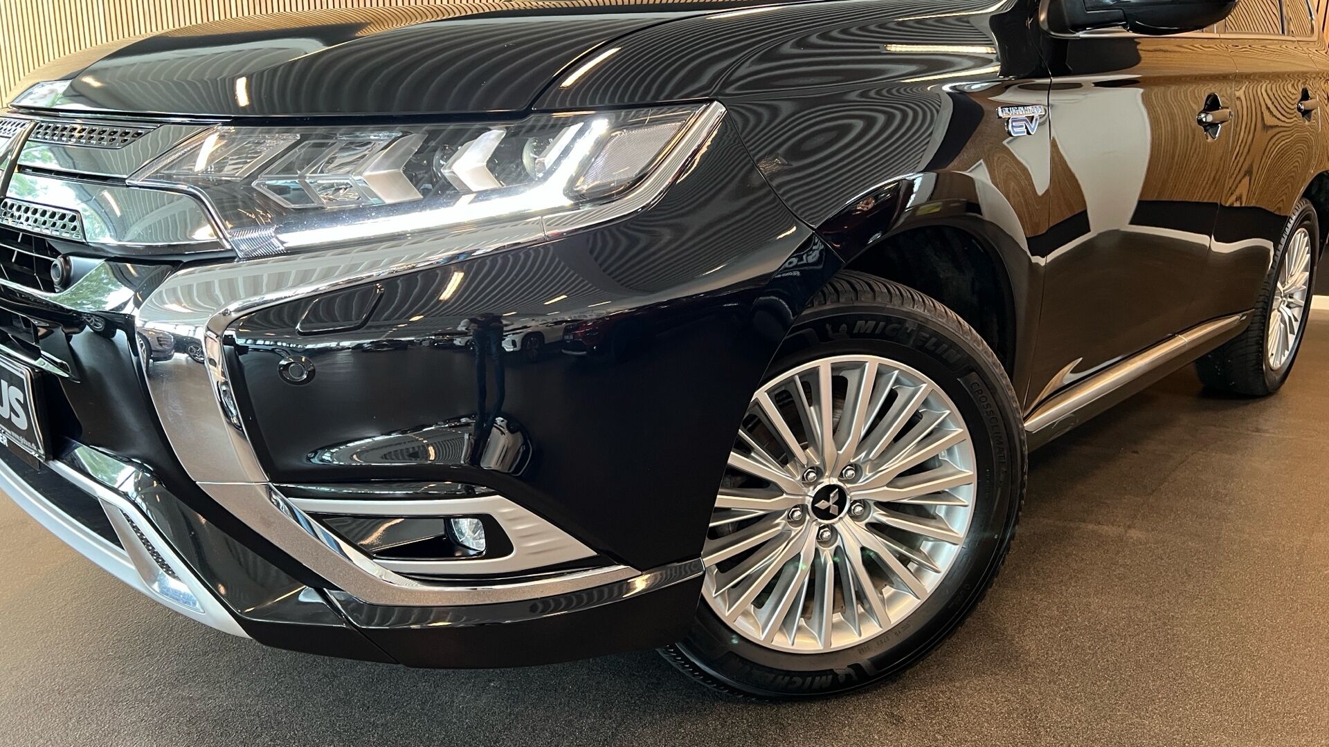 Billede af Mitsubishi Outlander 2,4 PHEV  Plugin-hybrid Limited 4WD 224HK 5d 6g Trinl. Gear