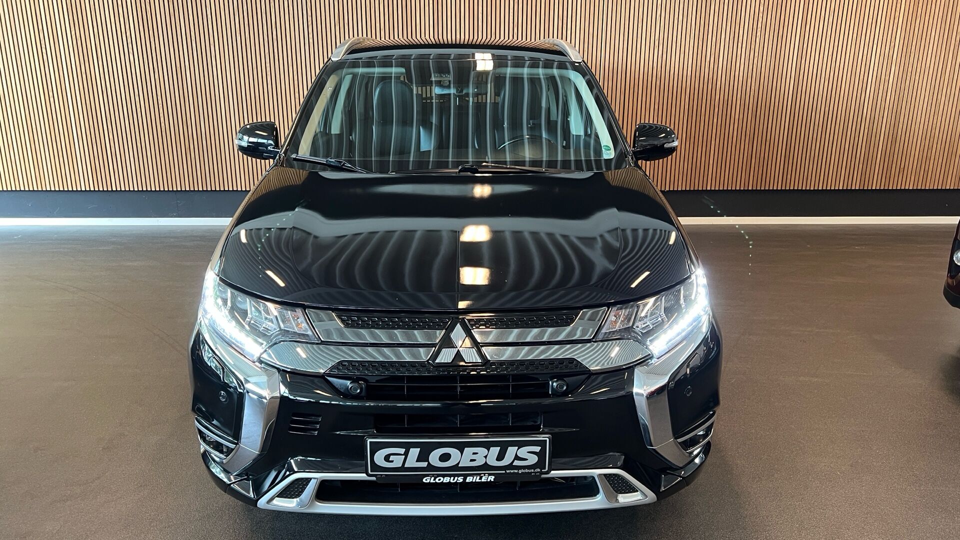 Billede af Mitsubishi Outlander 2,4 PHEV  Plugin-hybrid Limited 4WD 224HK 5d 6g Trinl. Gear
