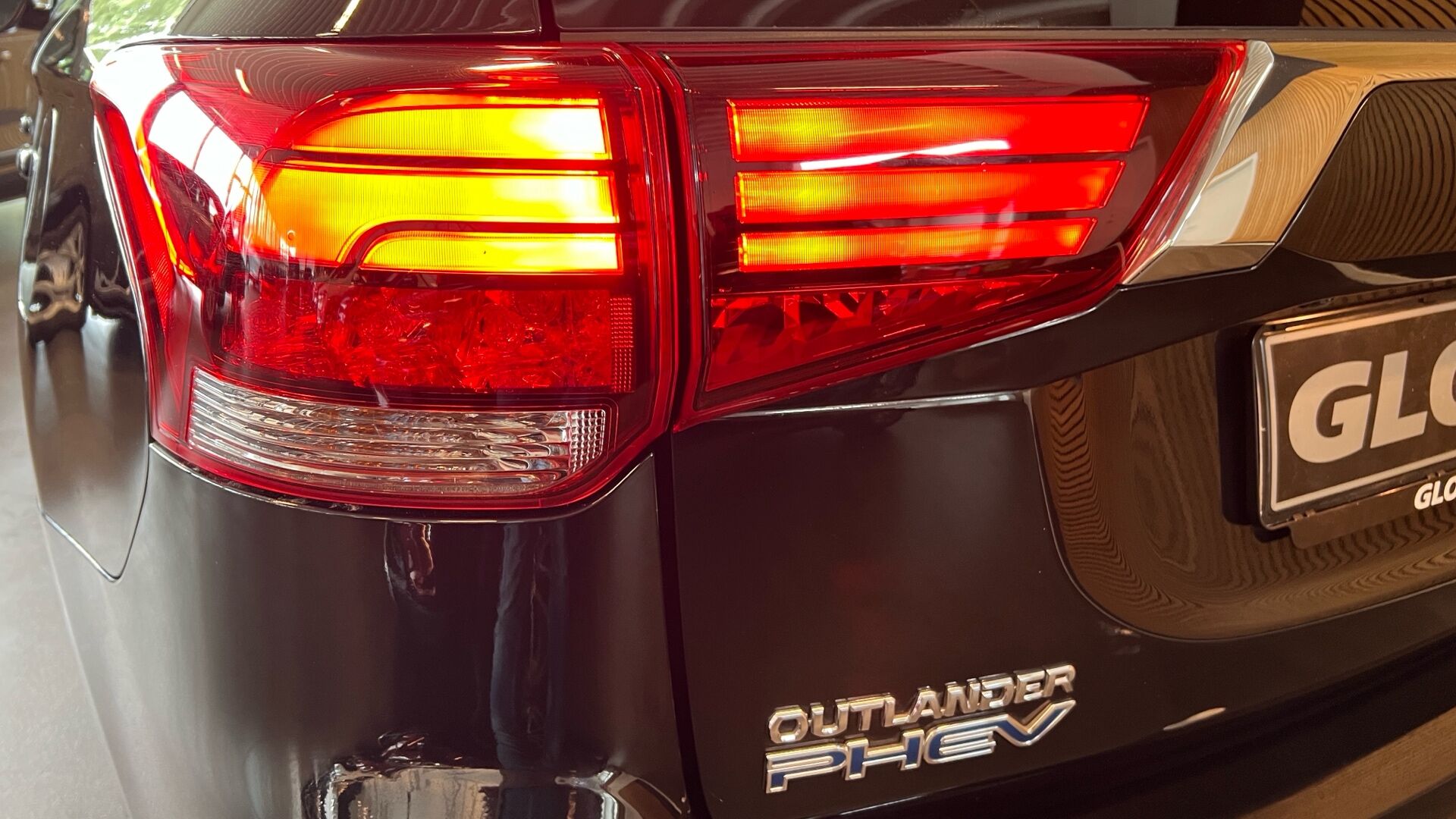 Billede af Mitsubishi Outlander 2,4 PHEV  Plugin-hybrid Limited 4WD 224HK 5d 6g Trinl. Gear