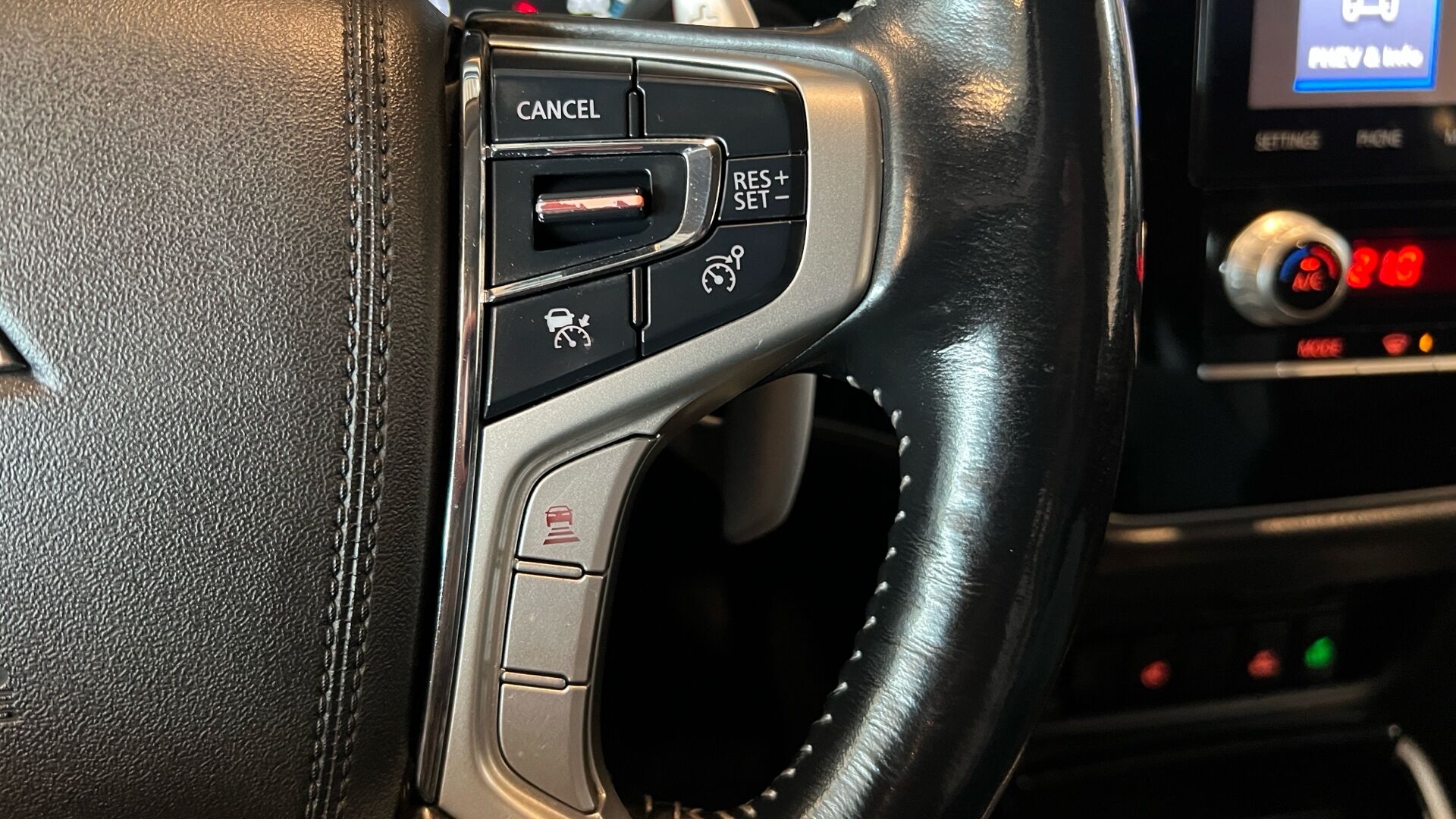 Billede af Mitsubishi Outlander 2,4 PHEV  Plugin-hybrid Limited 4WD 224HK 5d 6g Trinl. Gear