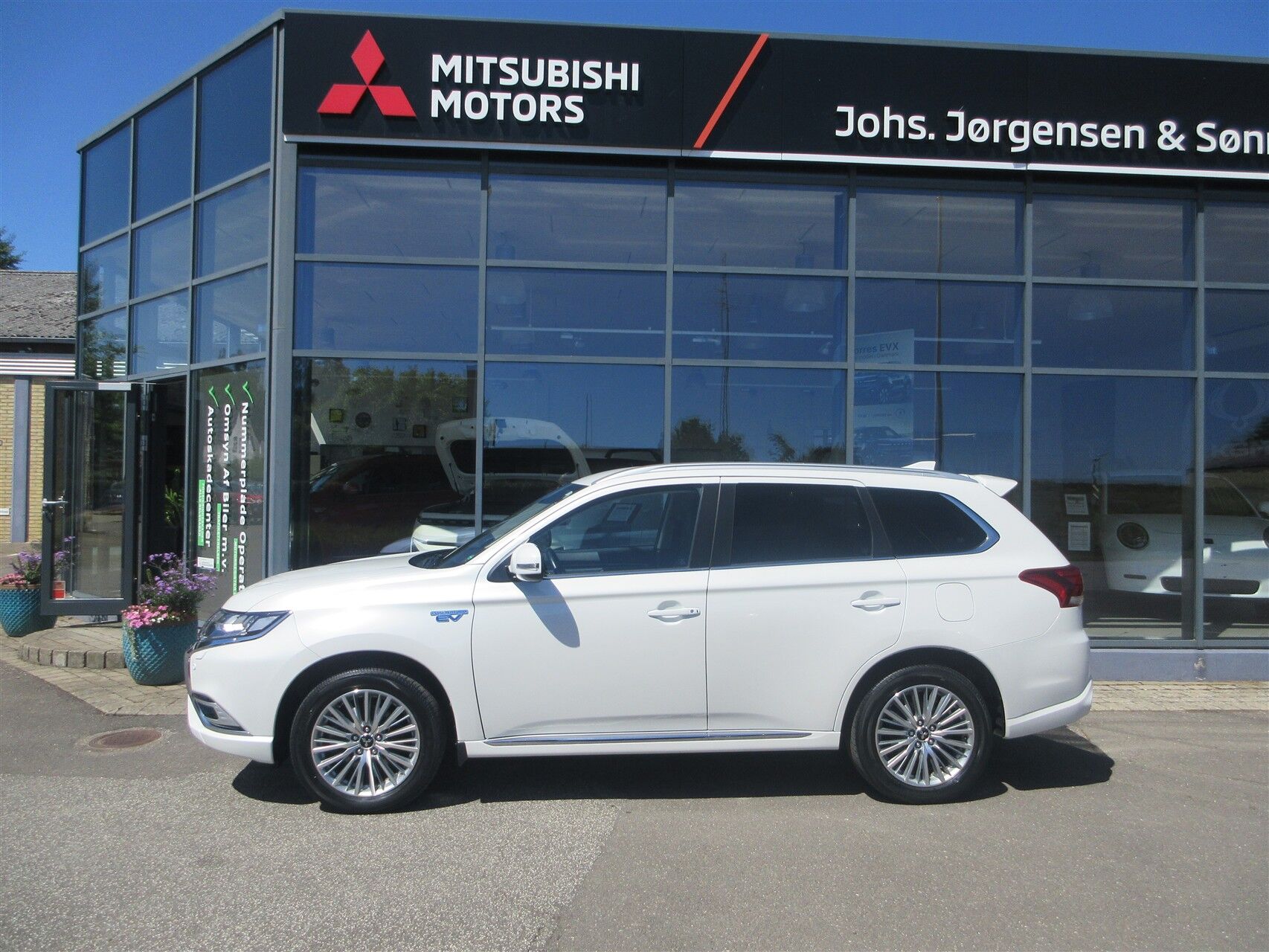 Billede af Mitsubishi Outlander 2,4 PHEV  Plugin-hybrid Limited 4WD 224HK 5d 6g Trinl. Gear