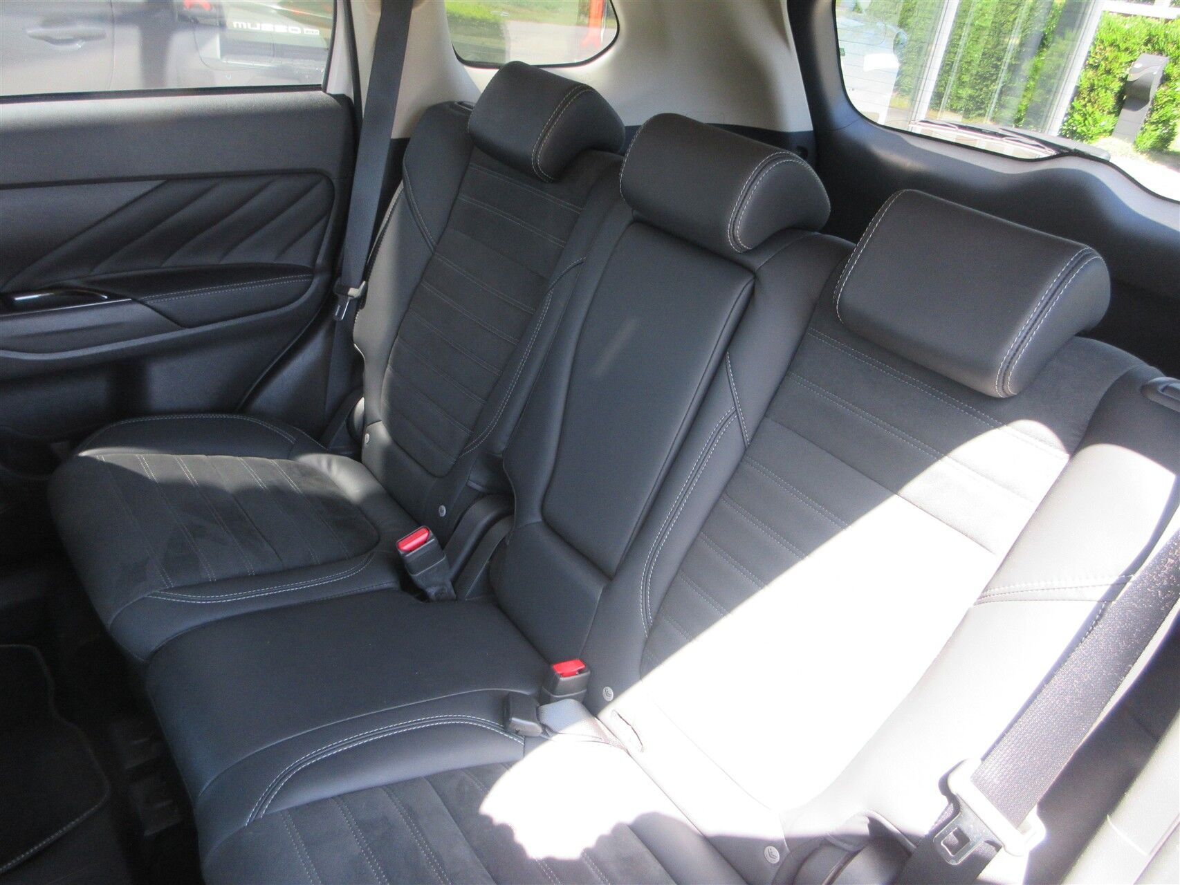Billede af Mitsubishi Outlander 2,4 PHEV  Plugin-hybrid Limited 4WD 224HK 5d 6g Trinl. Gear
