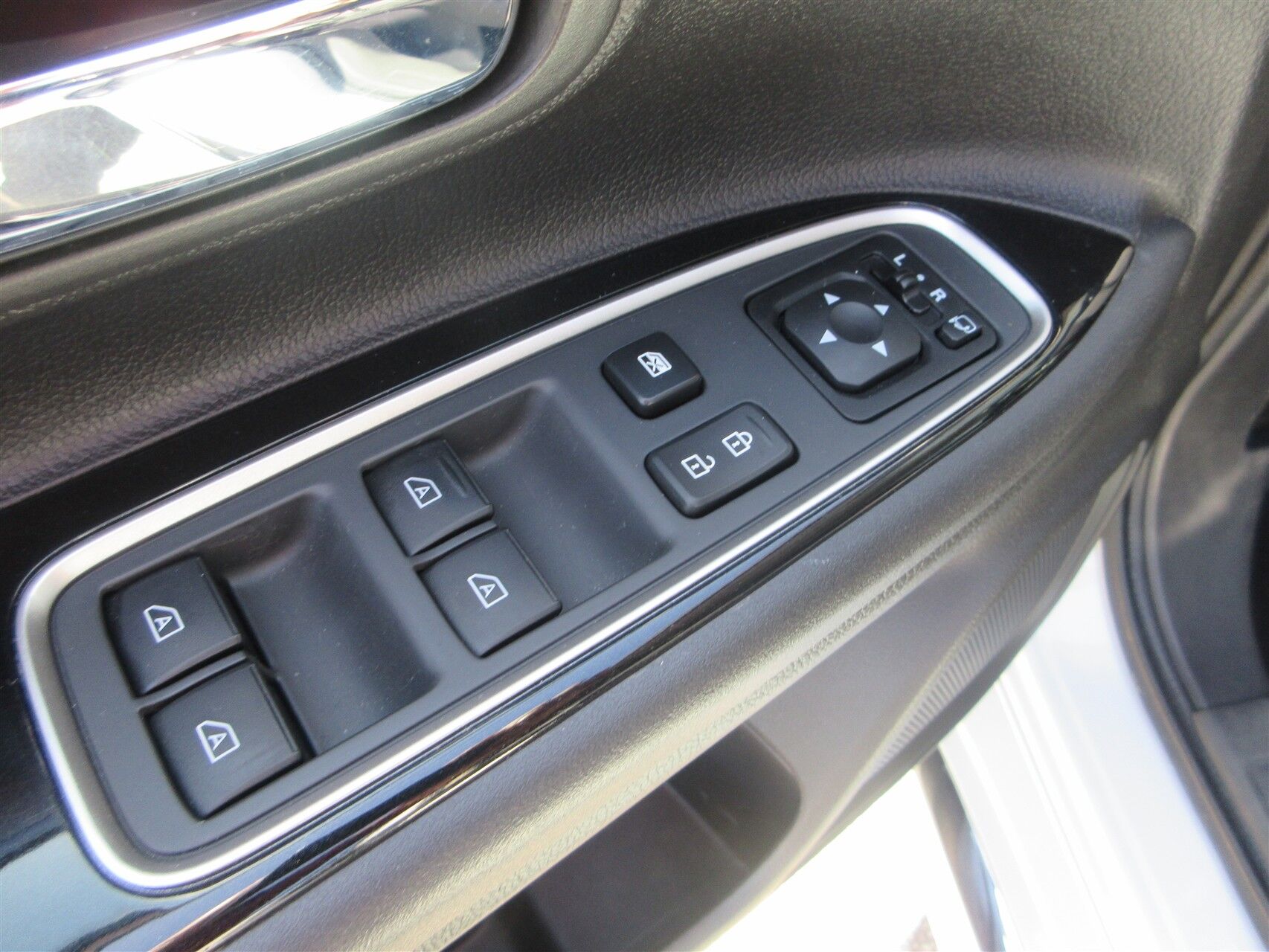 Billede af Mitsubishi Outlander 2,4 PHEV  Plugin-hybrid Limited 4WD 224HK 5d 6g Trinl. Gear