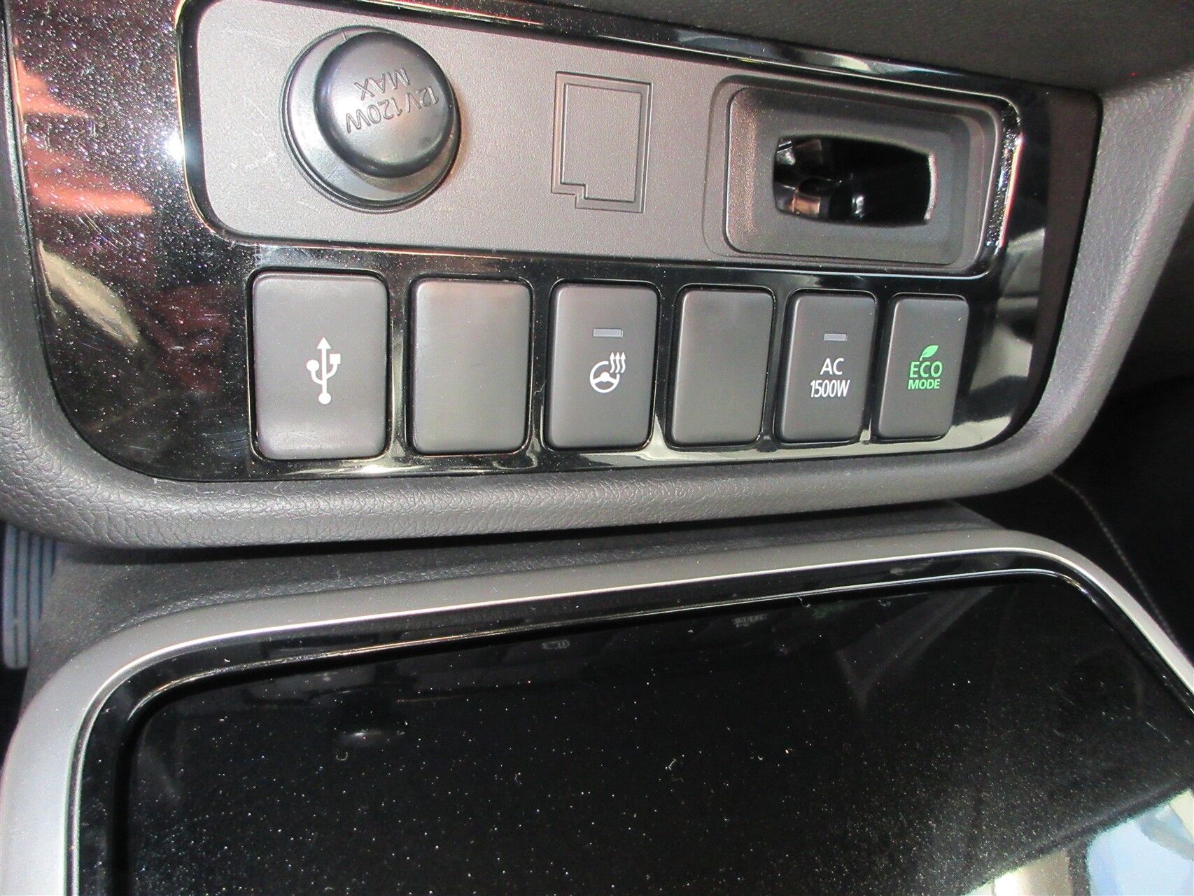 Billede af Mitsubishi Outlander 2,4 PHEV  Plugin-hybrid Limited 4WD 224HK 5d 6g Trinl. Gear