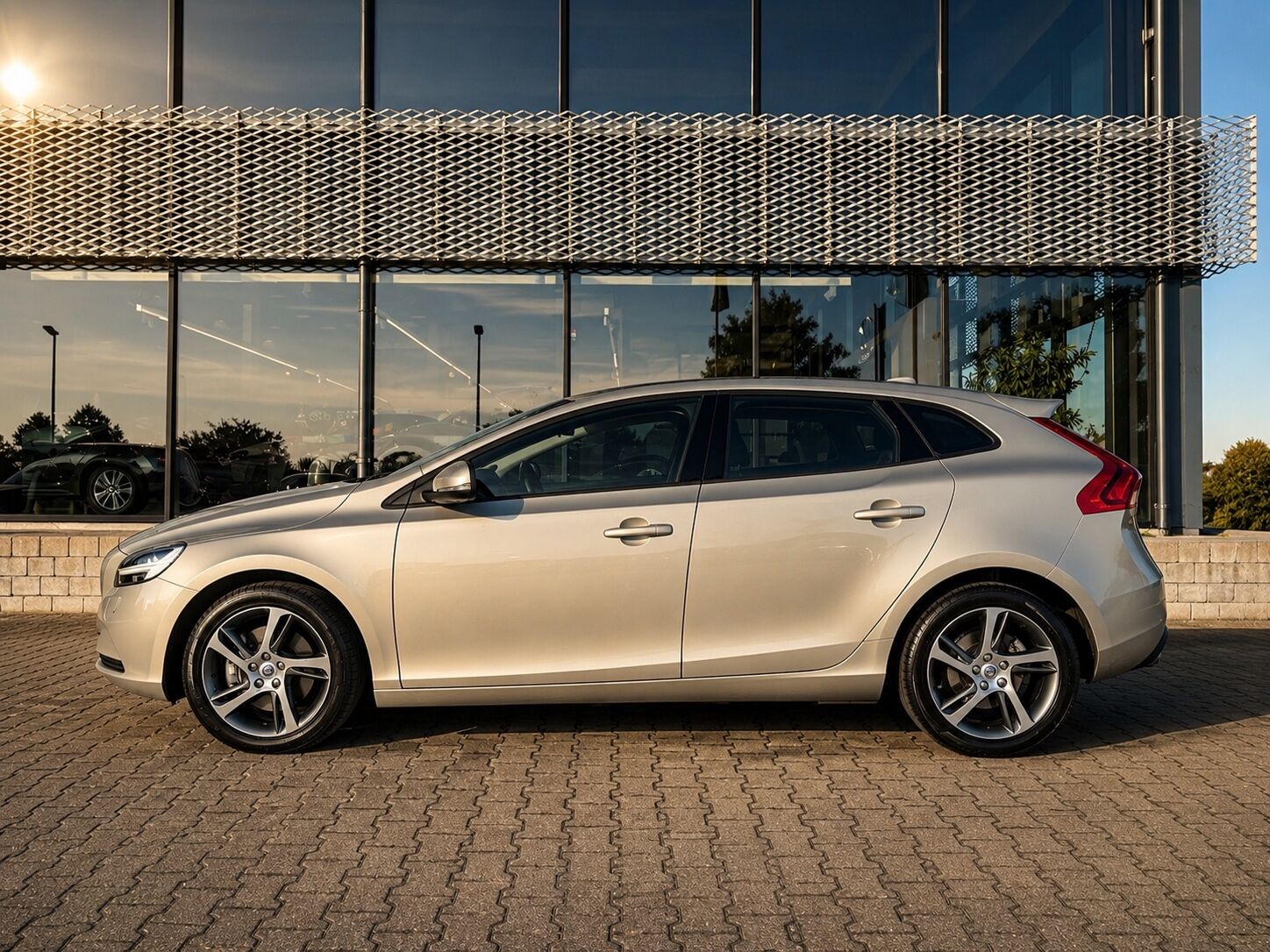 Billede af Volvo V40 1,5 T3 Momentum 152HK 5d 6g Aut.
