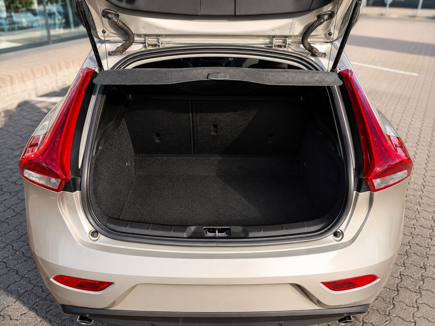 Billede af Volvo V40 1,5 T3 Momentum 152HK 5d 6g Aut.