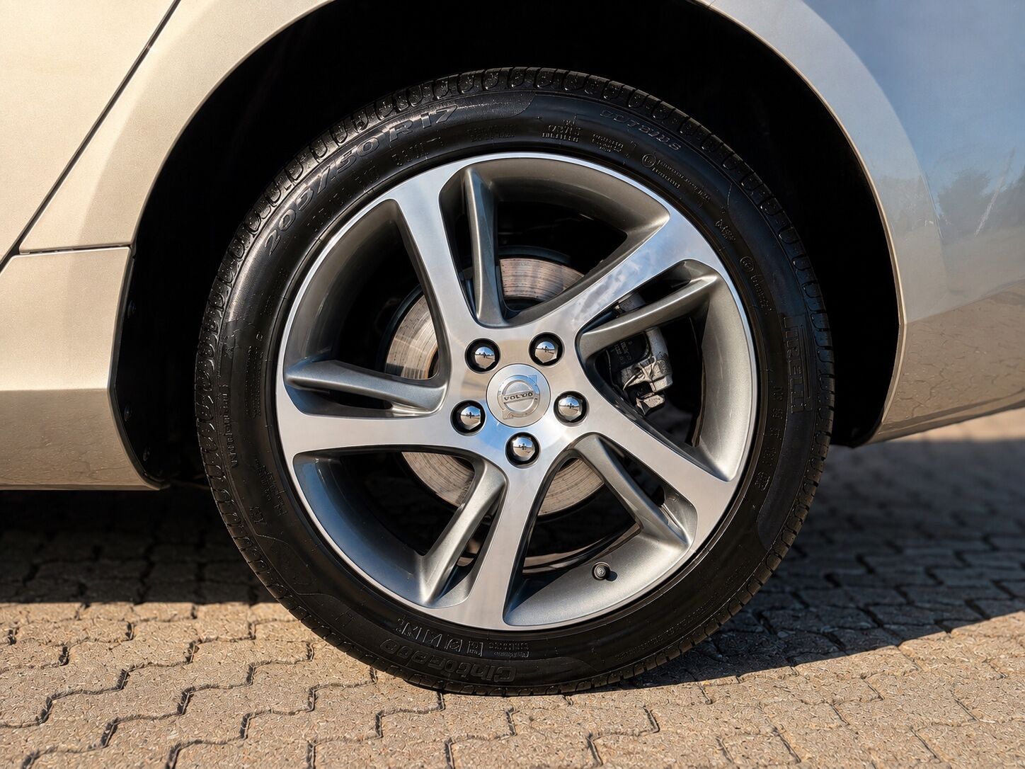 Billede af Volvo V40 1,5 T3 Momentum 152HK 5d 6g Aut.