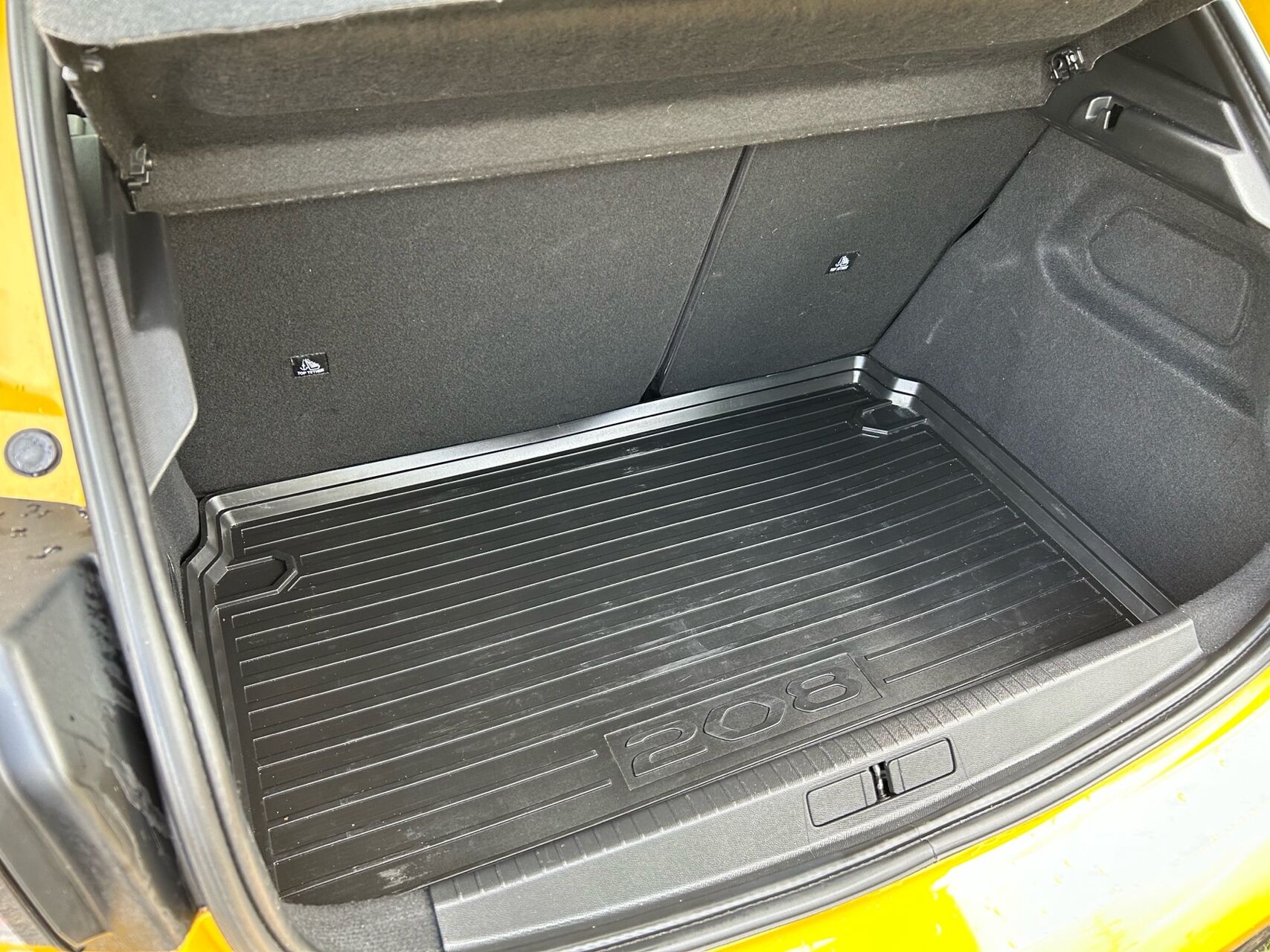 Billede af Peugeot 208 1,2 PureTech Allure Sky EAT8 100HK 5d 8g Aut.