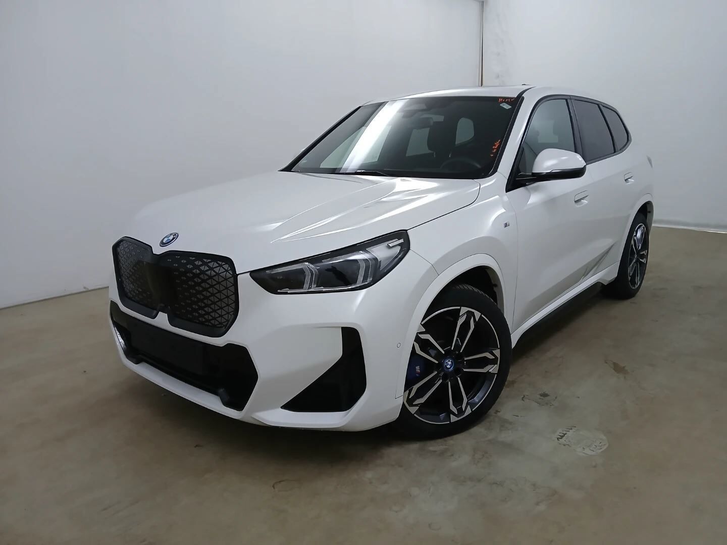 Billede af BMW iX1 eDrive20 Fully Charged M Sport 204HK 5d Aut. 