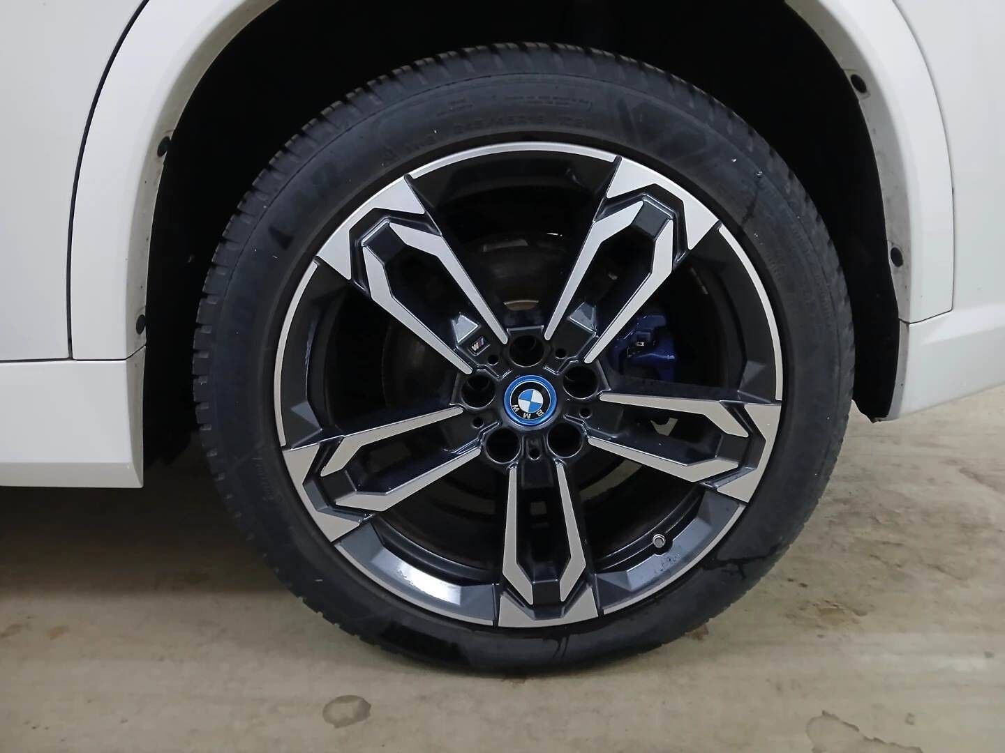 Billede af BMW iX1 eDrive20 Fully Charged M Sport 204HK 5d Aut. 