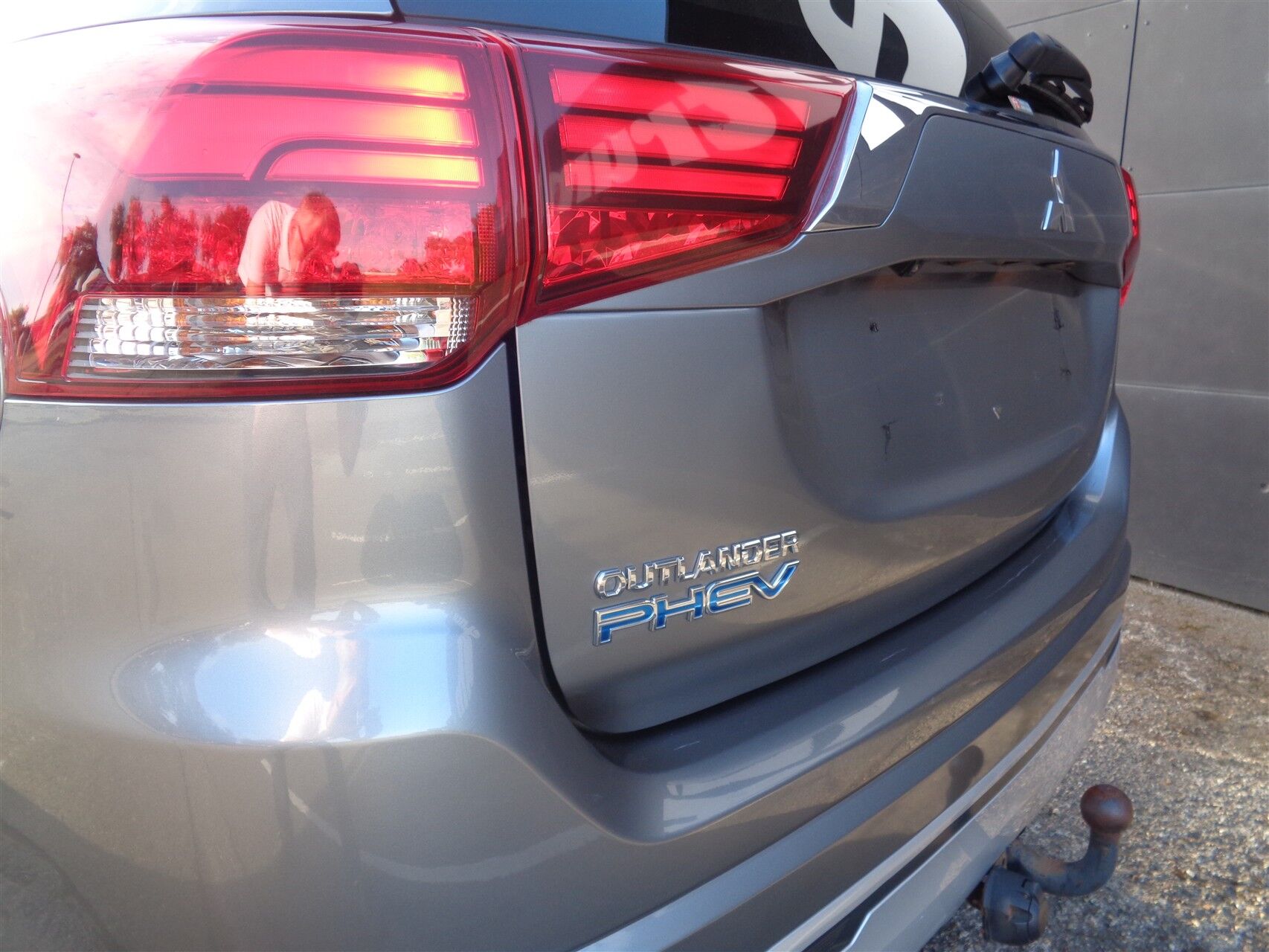 Billede af Mitsubishi Outlander 2,4 PHEV  Plugin-hybrid Invite 4WD 224HK 5d 6g Trinl. Gear
