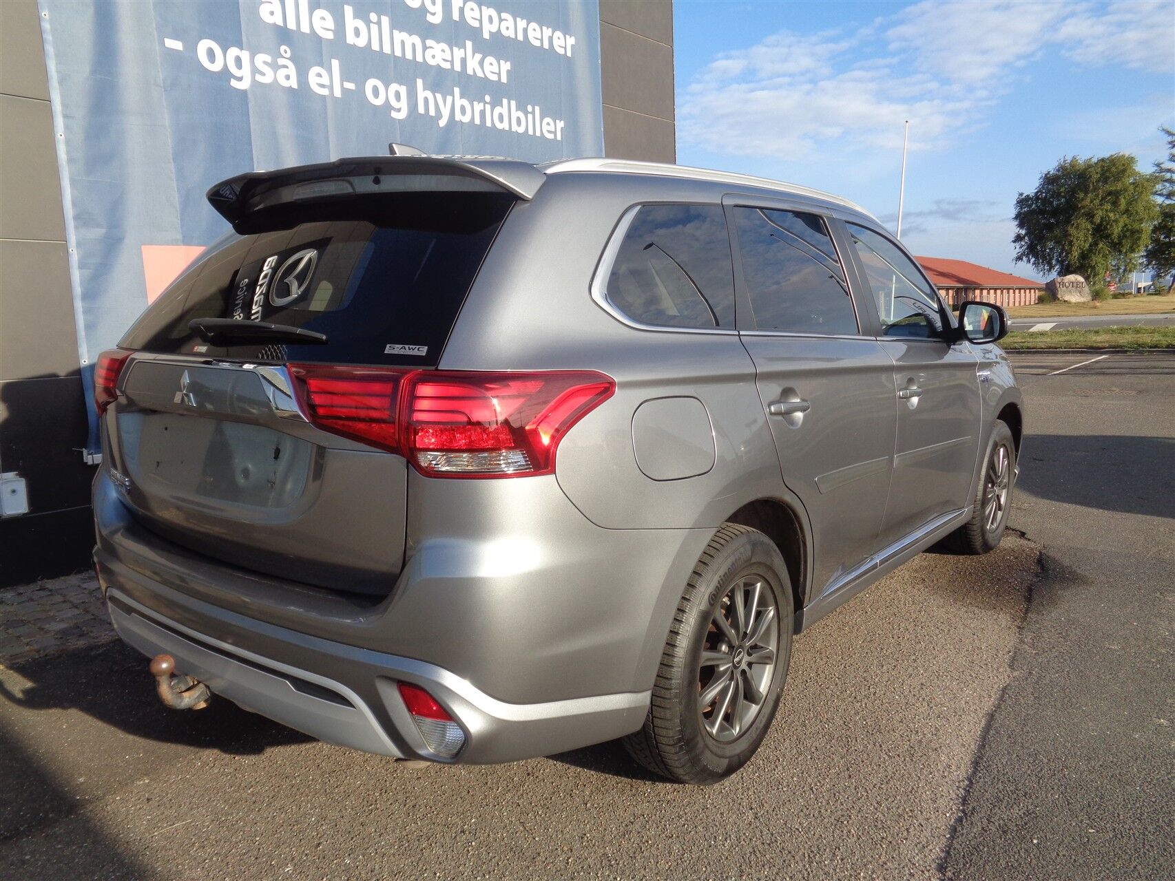 Billede af Mitsubishi Outlander 2,4 PHEV  Plugin-hybrid Invite 4WD 224HK 5d 6g Trinl. Gear