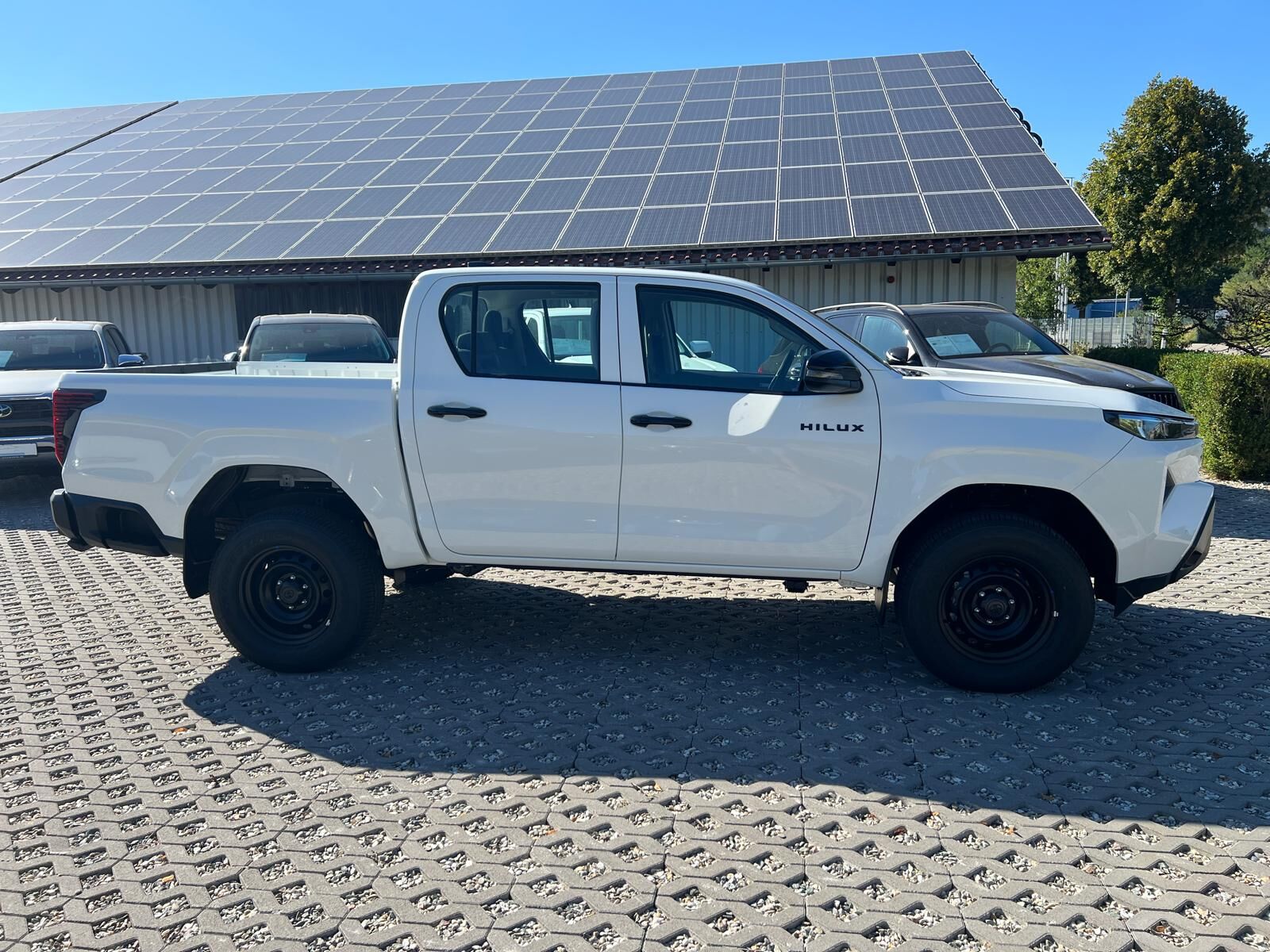 Billede af Toyota HiLux Dobb.Kab. 2,8 D-4D T4 Invincible AWD 204HK DobKab Aut.