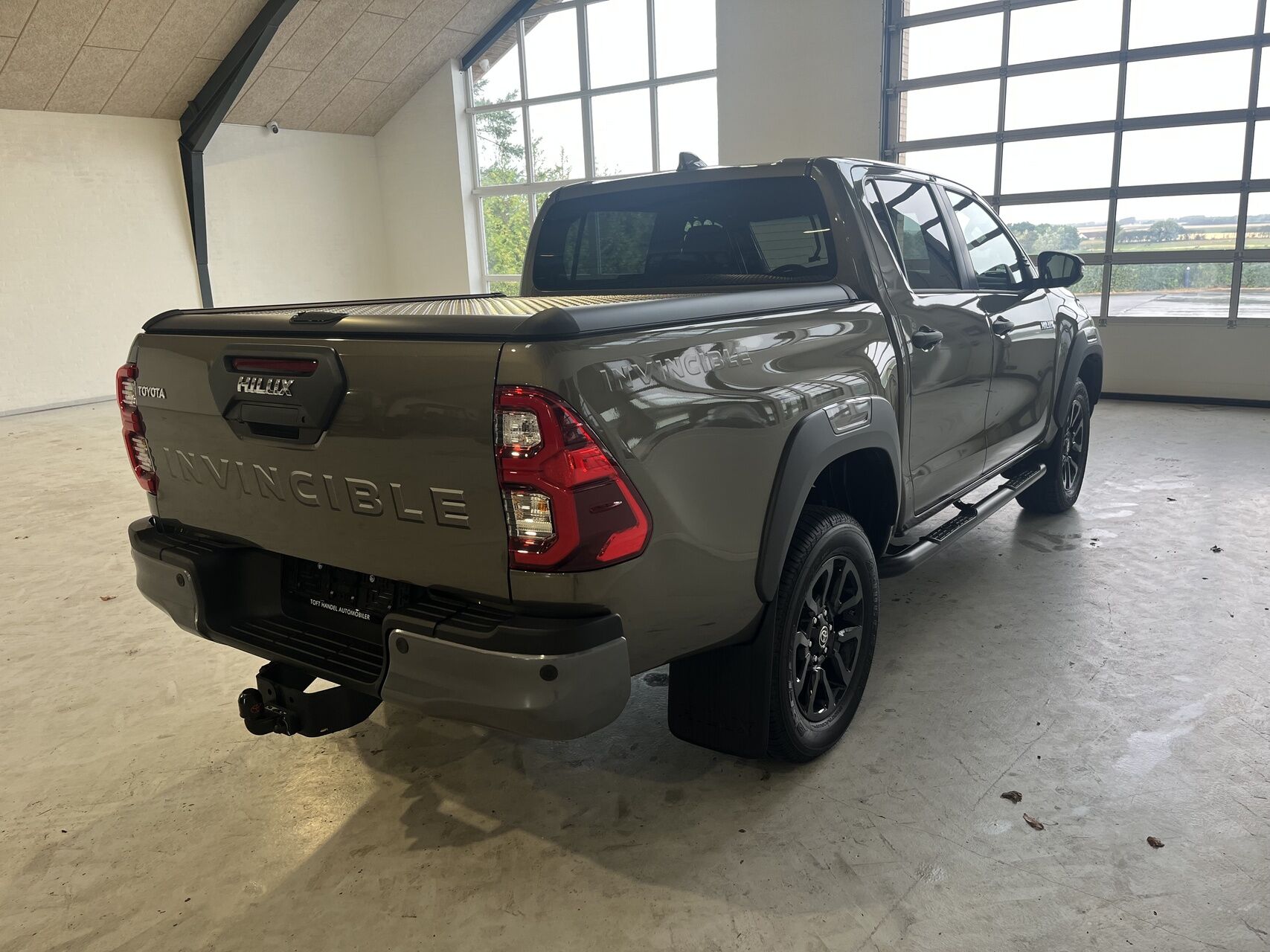 Billede af Toyota HiLux Dobb.Kab. 2,8 D-4D T4 Invincible AWD 204HK DobKab Aut.