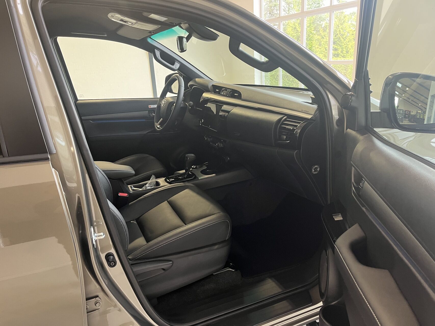 Billede af Toyota HiLux Dobb.Kab. 2,8 D-4D T4 Invincible AWD 204HK DobKab Aut.