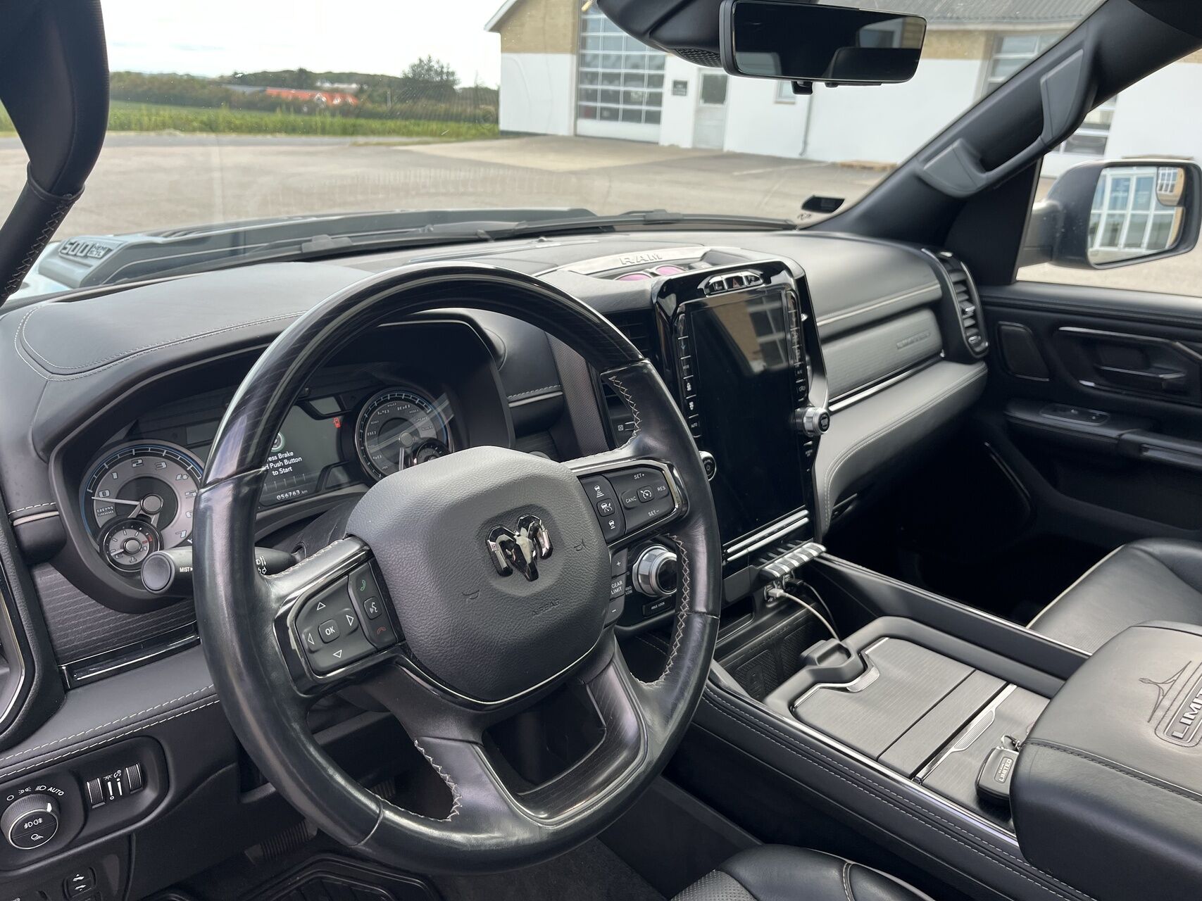 Billede af Ram 1500 Crew Cab 5,7 Hemi V8 eTorque  Mild hybrid Longhorn 4x4 395HK Pick-Up 8g Aut.