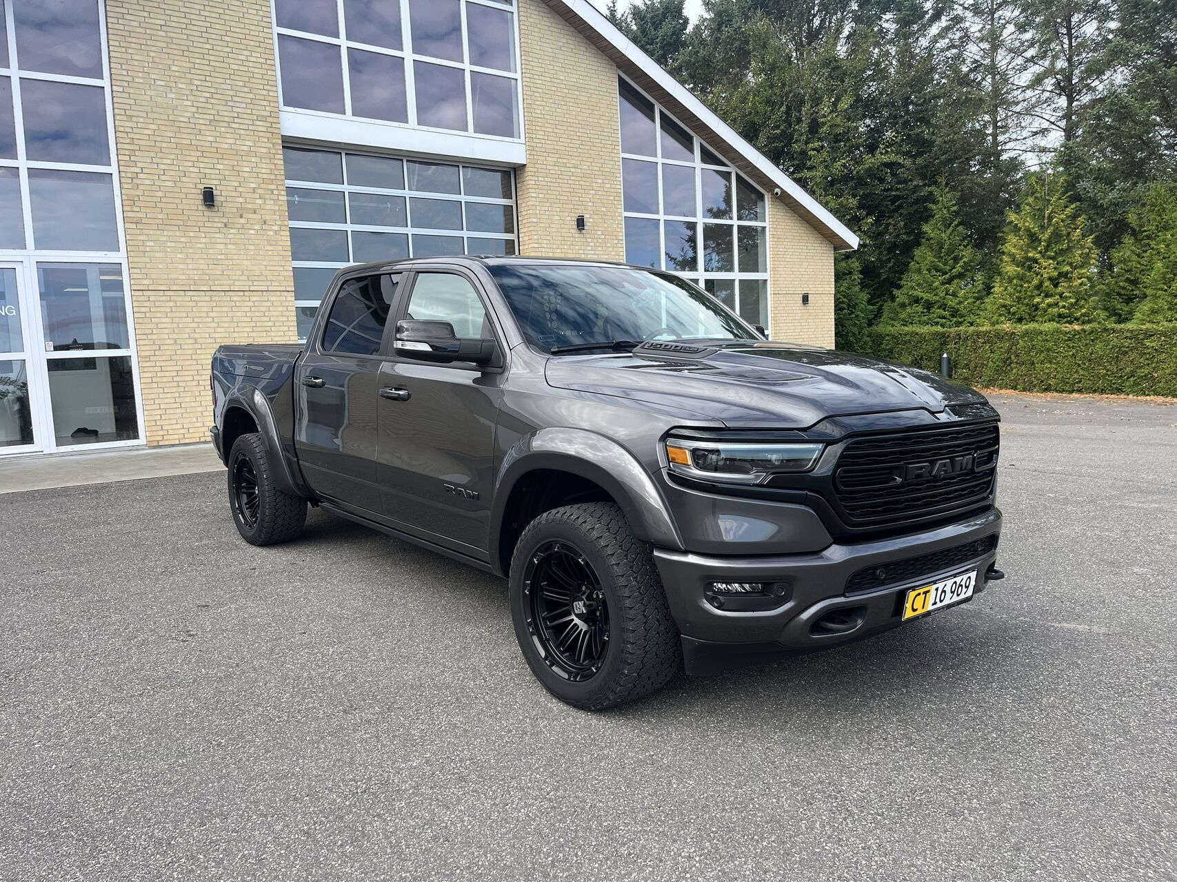 Billede af Ram 1500 Crew Cab 5,7 Hemi V8 eTorque  Mild hybrid Longhorn 4x4 395HK Pick-Up 8g Aut.