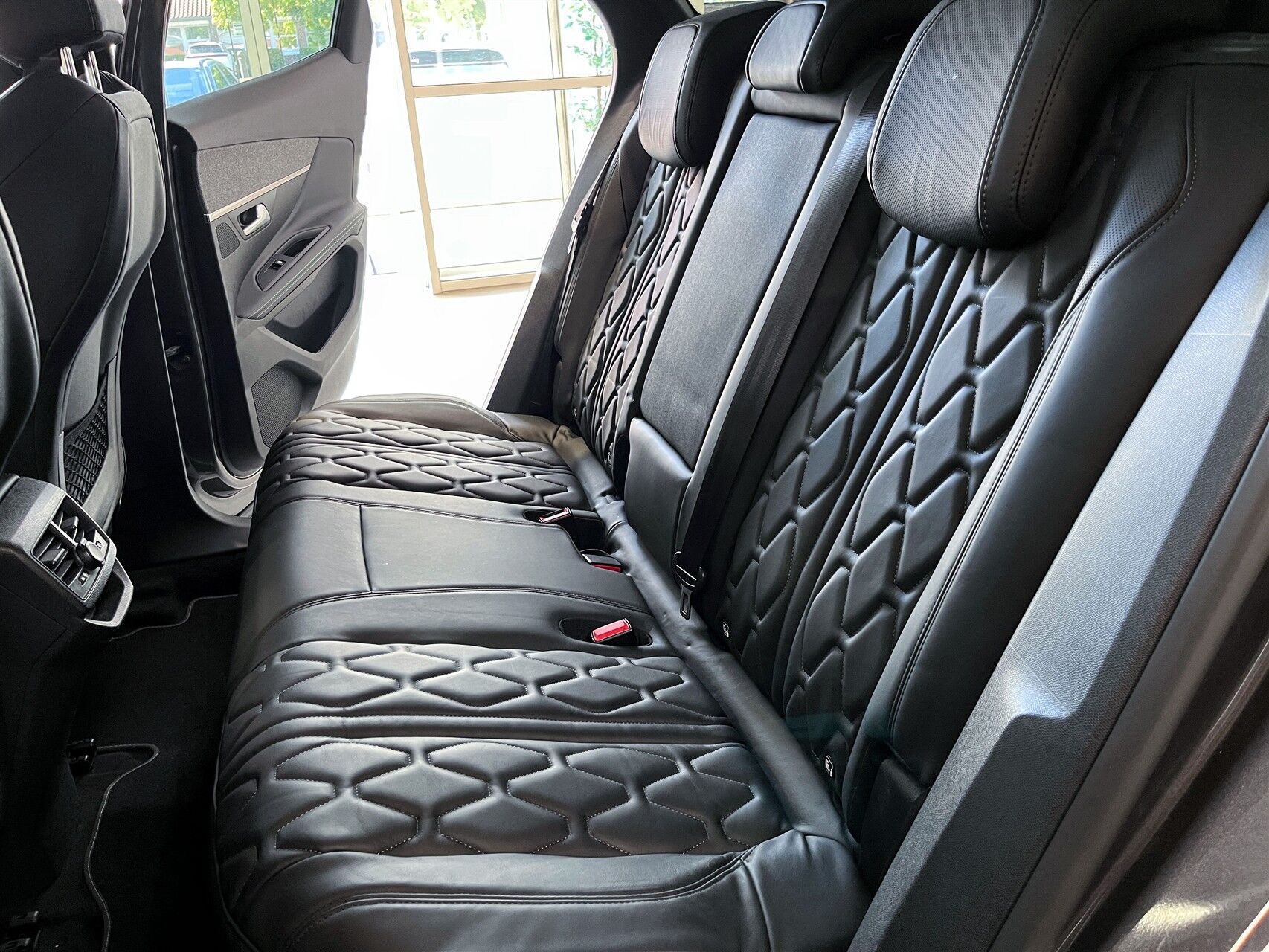 Billede af Peugeot 3008 1,6 PureTech  Plugin-hybrid Allure Pack LTD EAT8 225HK 5d 8g Aut.