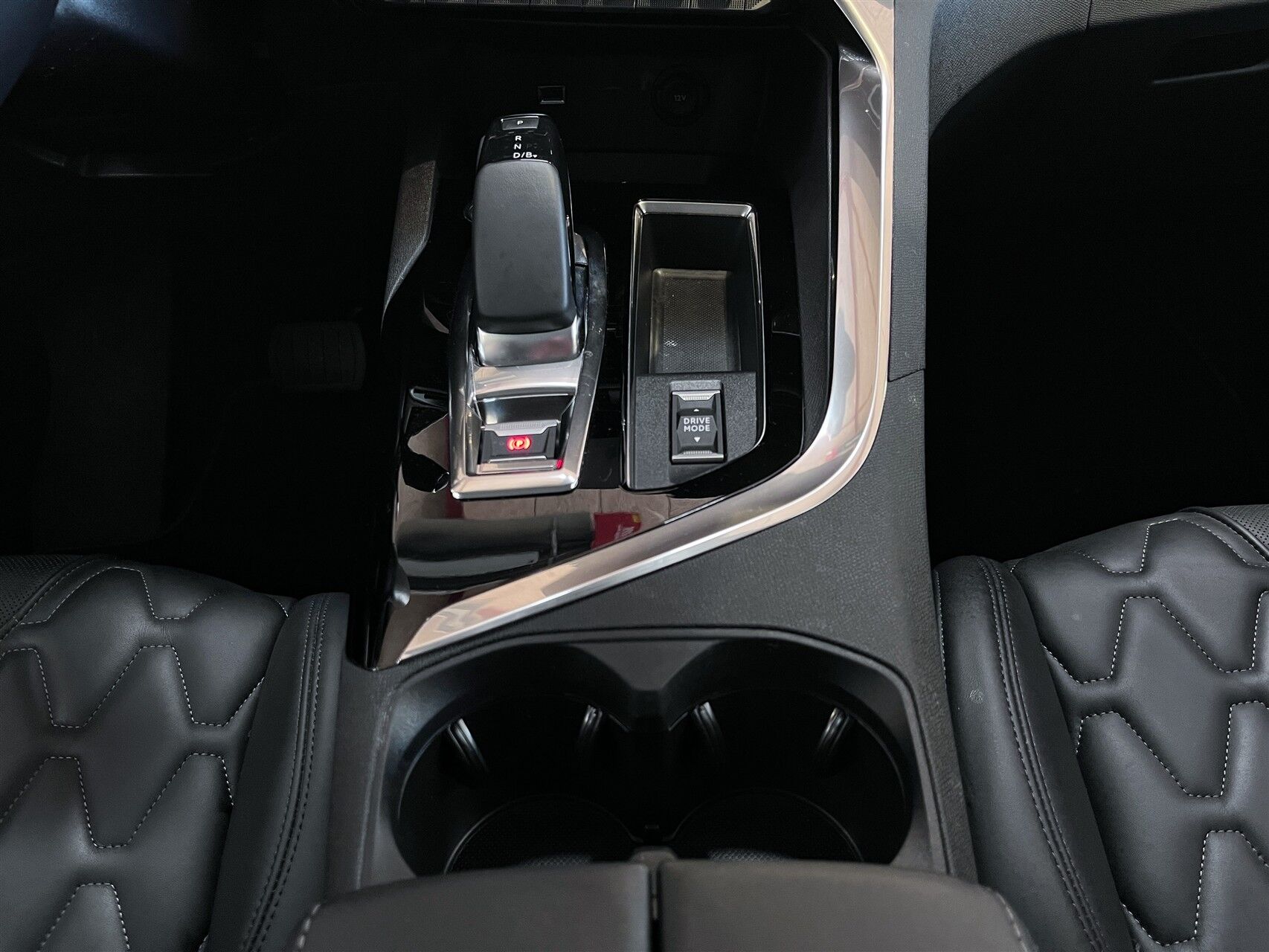 Billede af Peugeot 3008 1,6 PureTech  Plugin-hybrid Allure Pack LTD EAT8 225HK 5d 8g Aut.