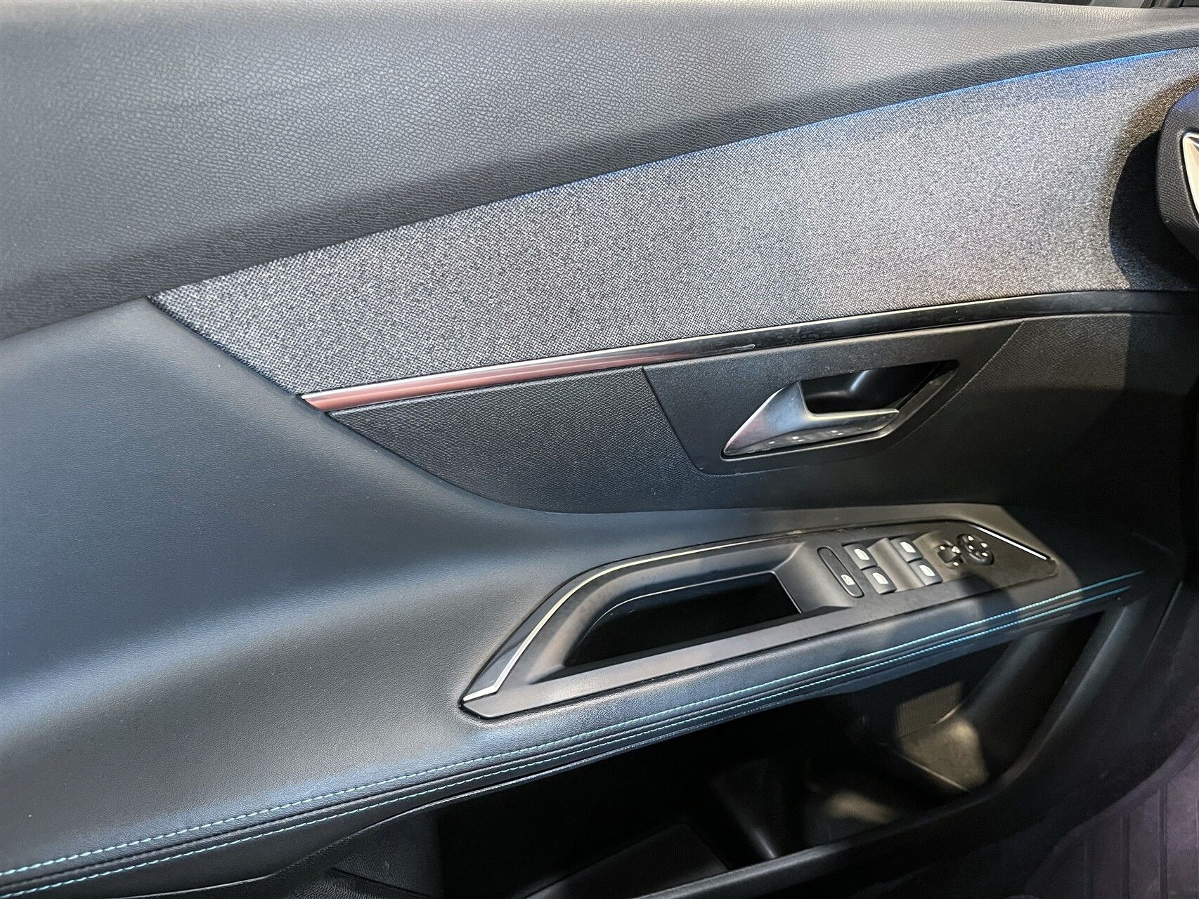 Billede af Peugeot 3008 1,6 PureTech  Plugin-hybrid Allure Pack LTD EAT8 225HK 5d 8g Aut.