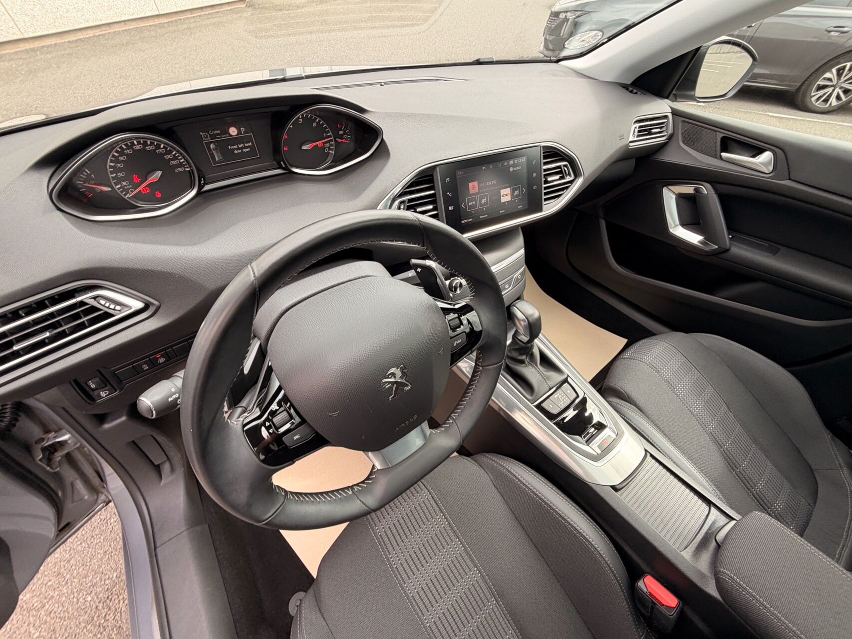 Billede af Peugeot 308 1,5 BlueHDi Selection Sky EAT6 130HK 5d 6g Aut.