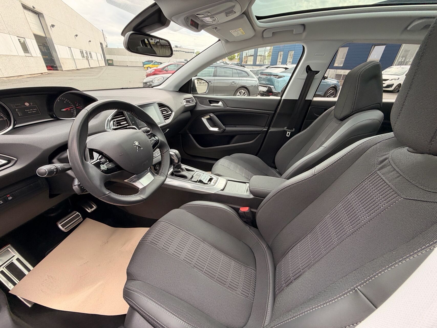 Billede af Peugeot 308 1,5 BlueHDi Selection Sky EAT6 130HK 5d 6g Aut.