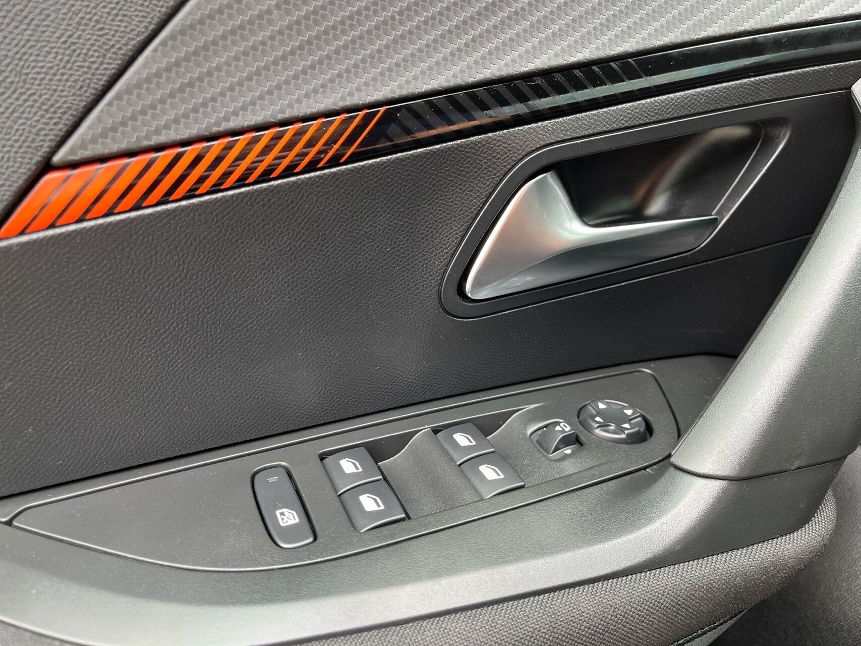 Billede af Peugeot e-2008 EL Active Pack 136HK 5d Aut.