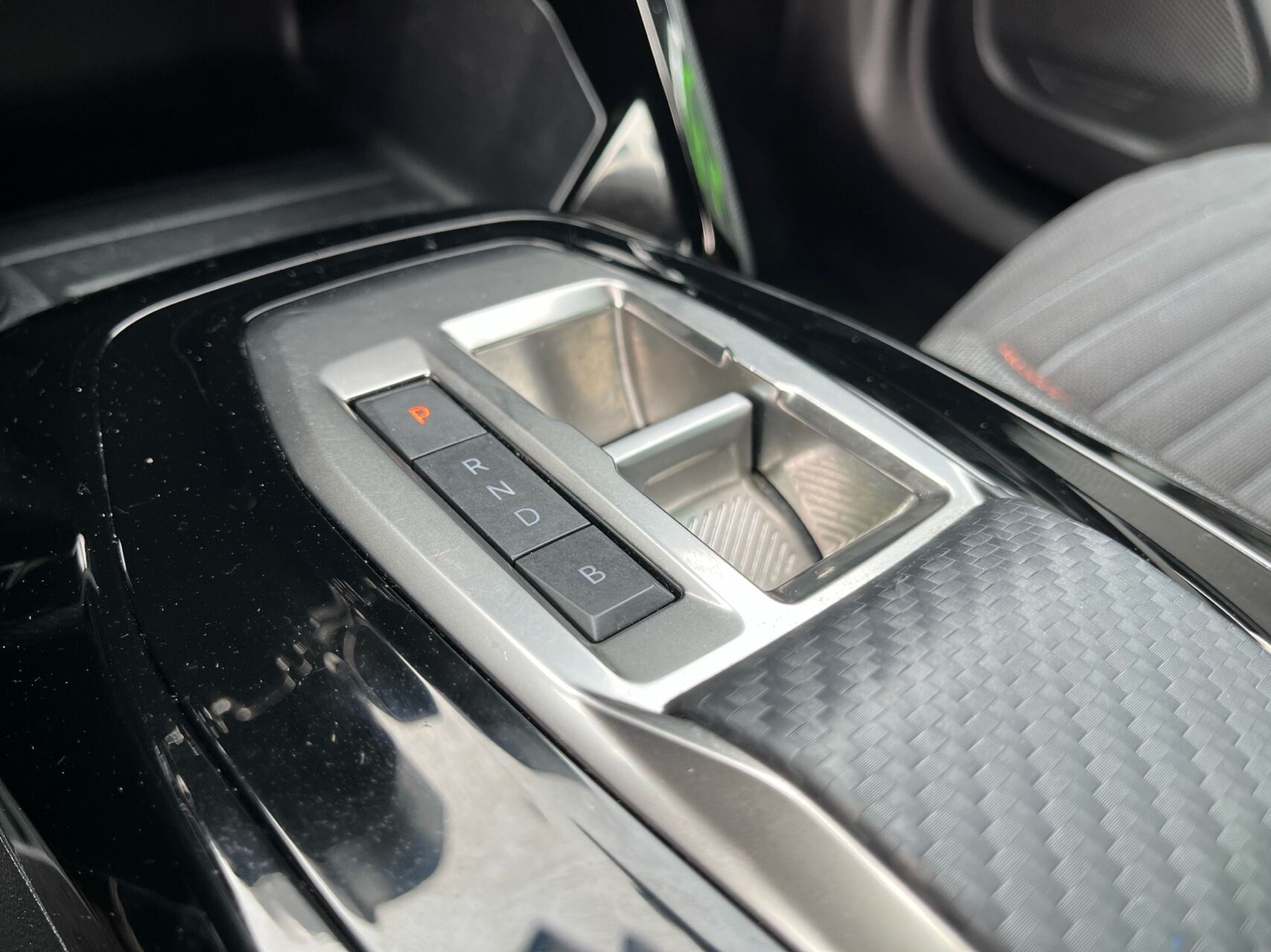 Billede af Peugeot e-2008 EL Active Pack 136HK 5d Aut.
