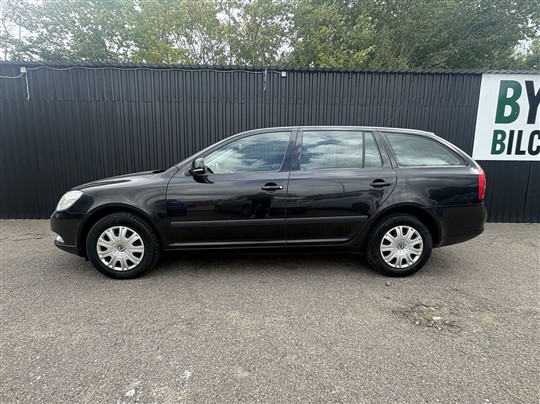 Skoda Octavia Combi 1,6 Commonrail DPF Ambiente 105HK Stc