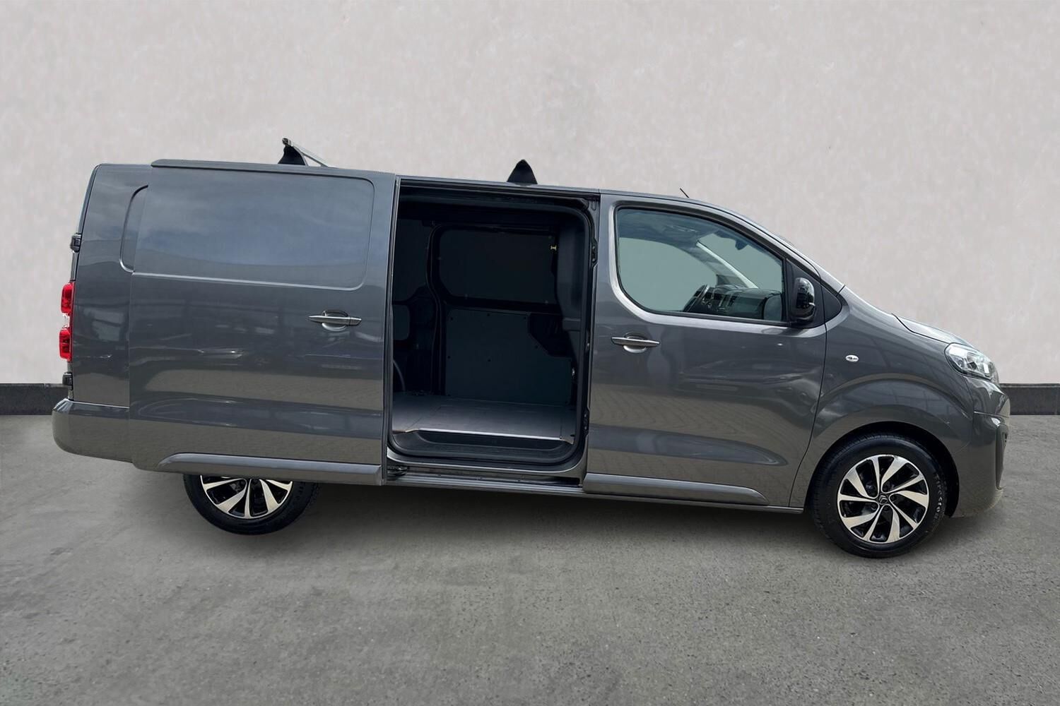 Billede af Citroën Jumpy L3 2,0 Blue HDi Artisan EAT8 177HK Van 8g Aut.