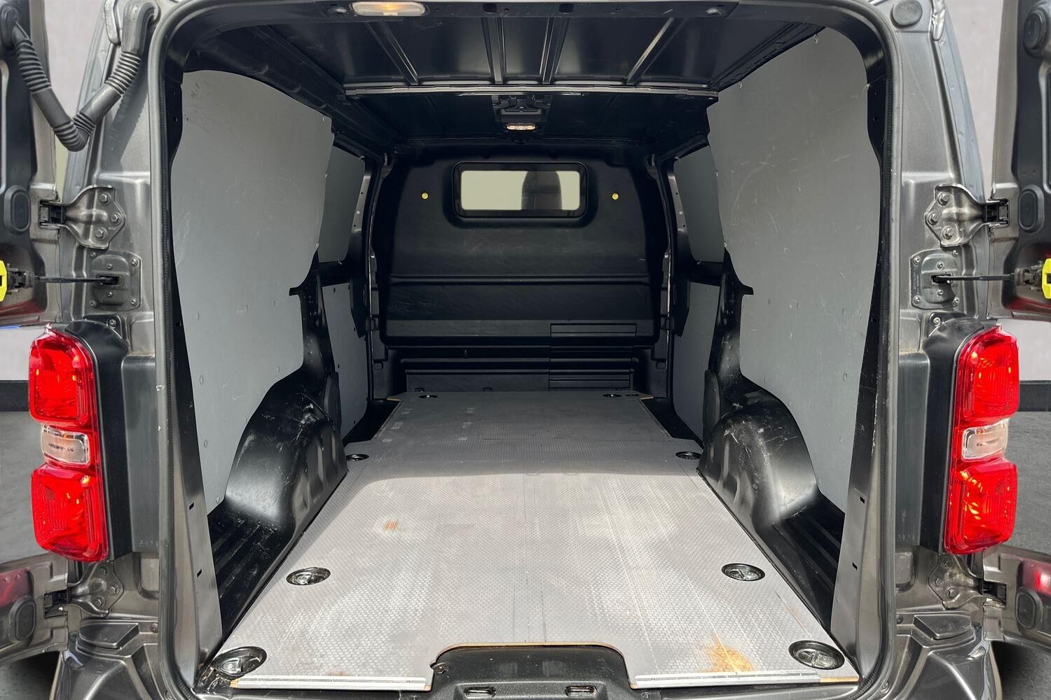 Billede af Citroën Jumpy L3 2,0 Blue HDi Artisan EAT8 177HK Van 8g Aut.