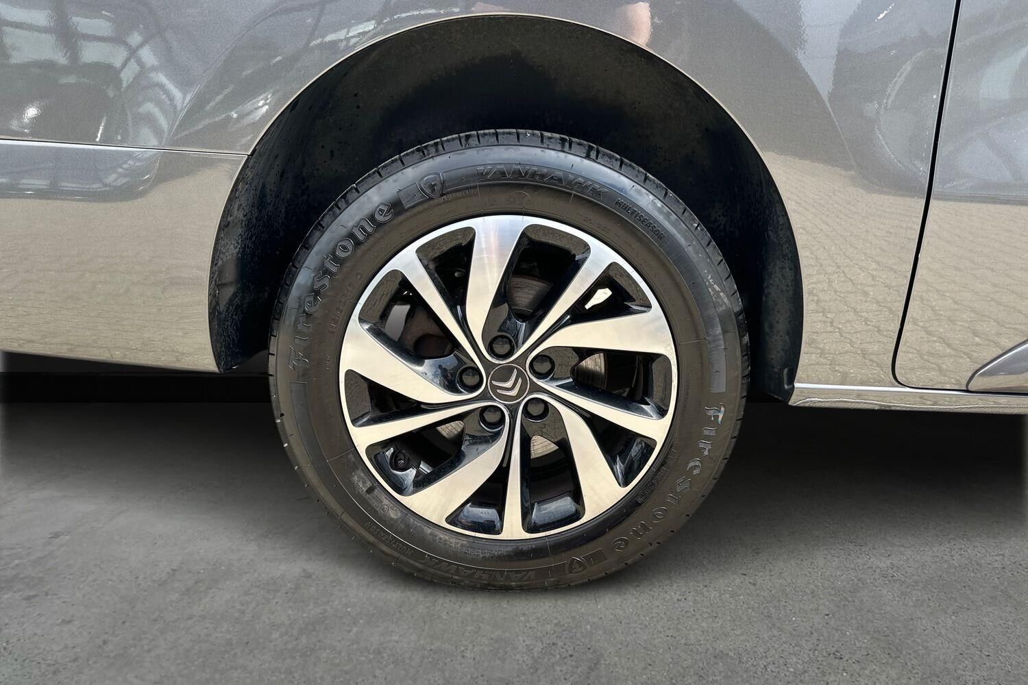 Billede af Citroën Jumpy L3 2,0 Blue HDi Artisan EAT8 177HK Van 8g Aut.