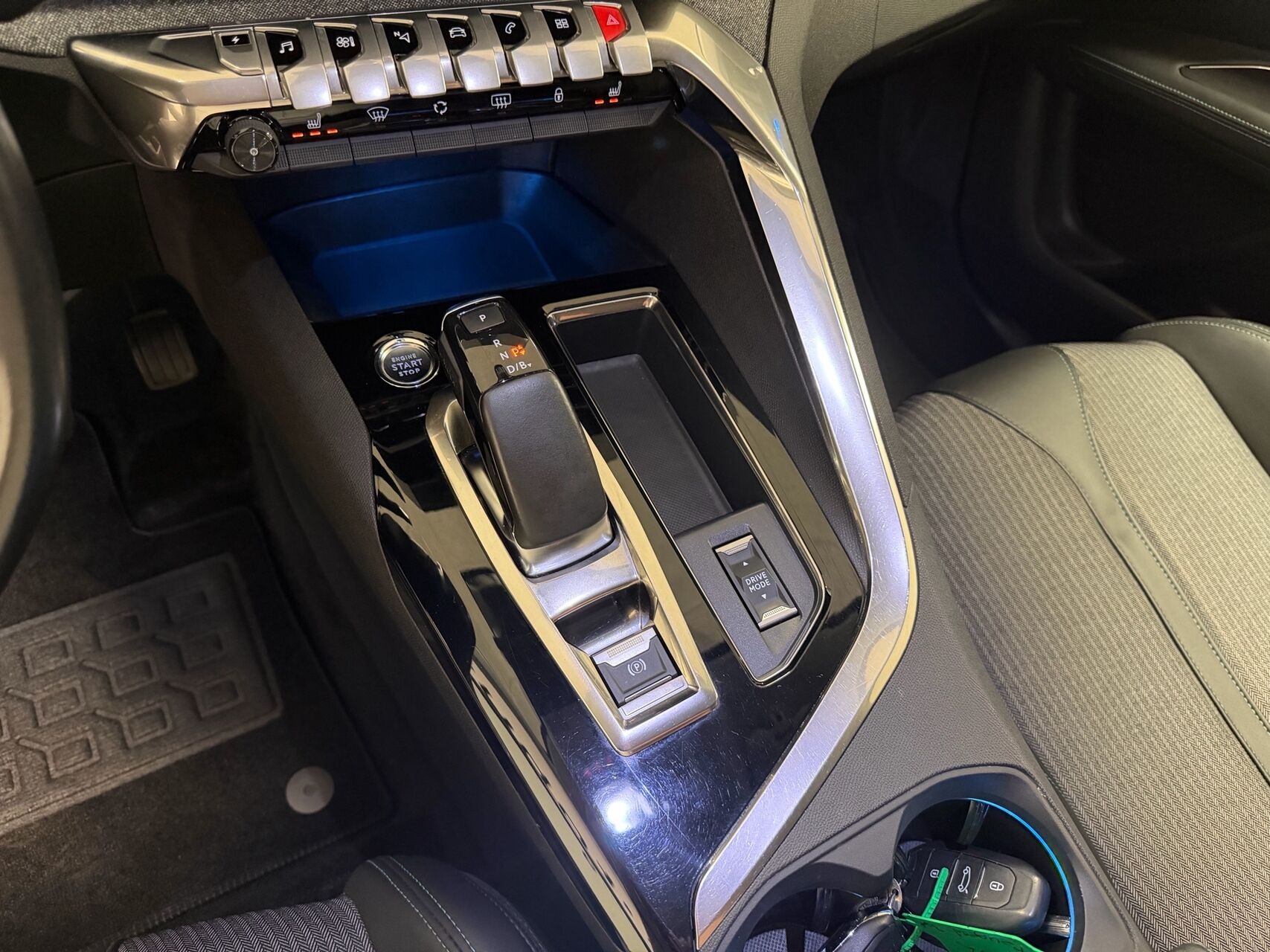 Billede af Peugeot 3008 1,6 PureTech  Plugin-hybrid Allure Pack EAT8 225HK 5d 8g Aut.