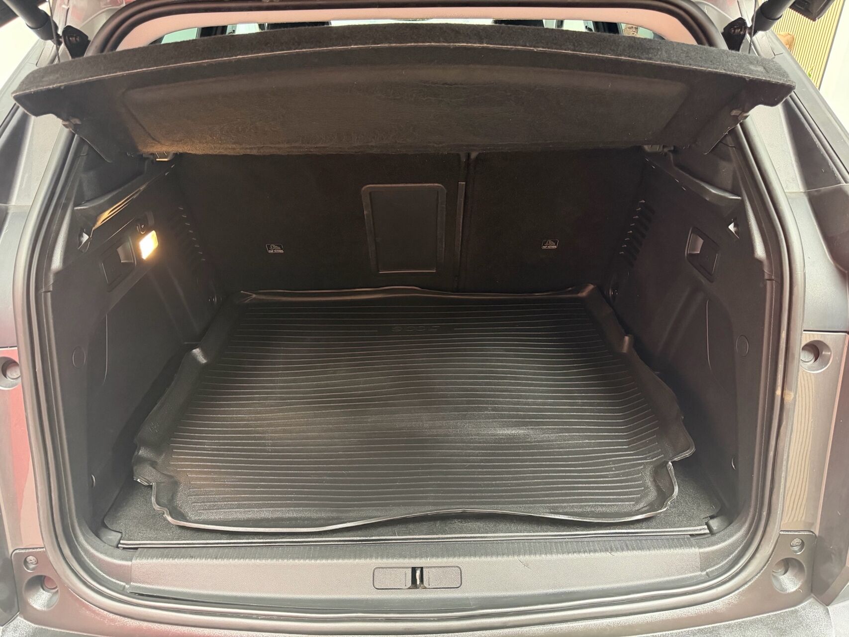 Billede af Peugeot 3008 1,6 PureTech  Plugin-hybrid Allure Pack EAT8 225HK 5d 8g Aut.