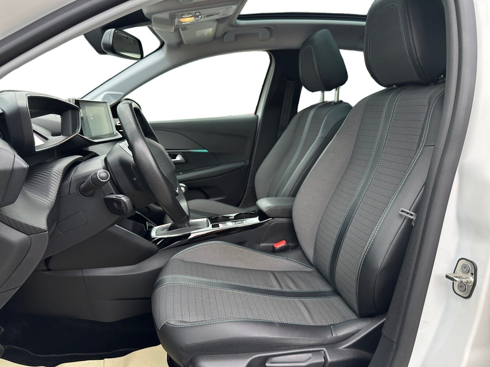 Billede af Peugeot 208 1,2 PureTech Allure Sky 100HK 5d 6g