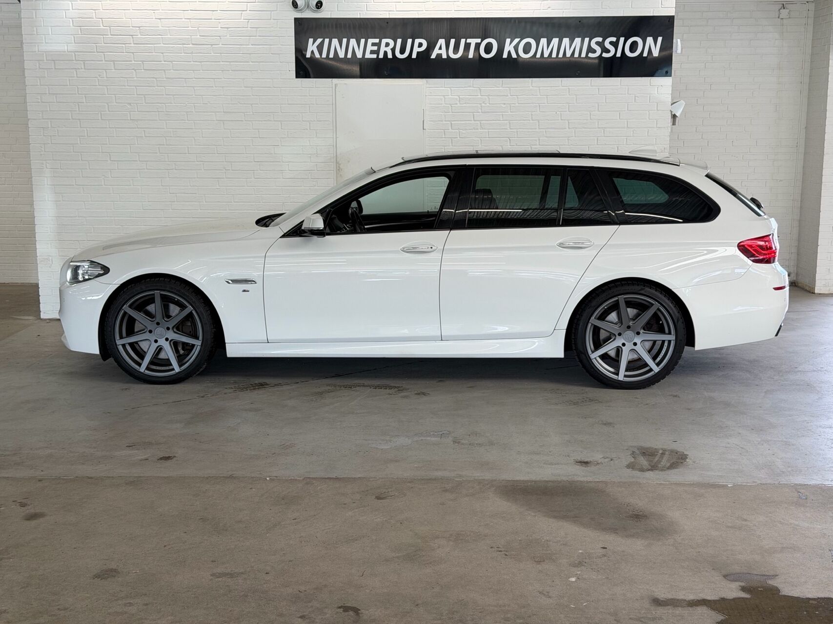 Billede af BMW M550d Touring 3,0 D 4x4 381HK Stc 8g Aut.