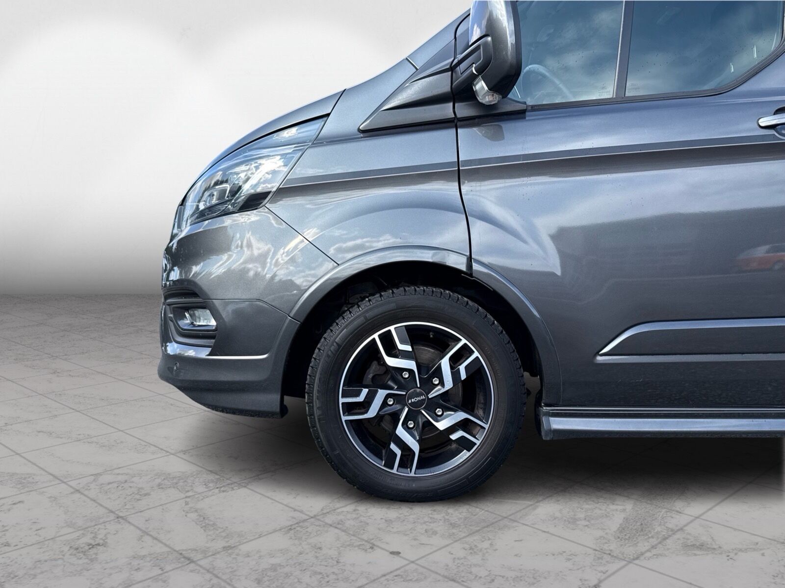 Billede af Ford Transit Custom 320 L2H1 2,0 TDCi Sport 185HK Van 6g Aut.