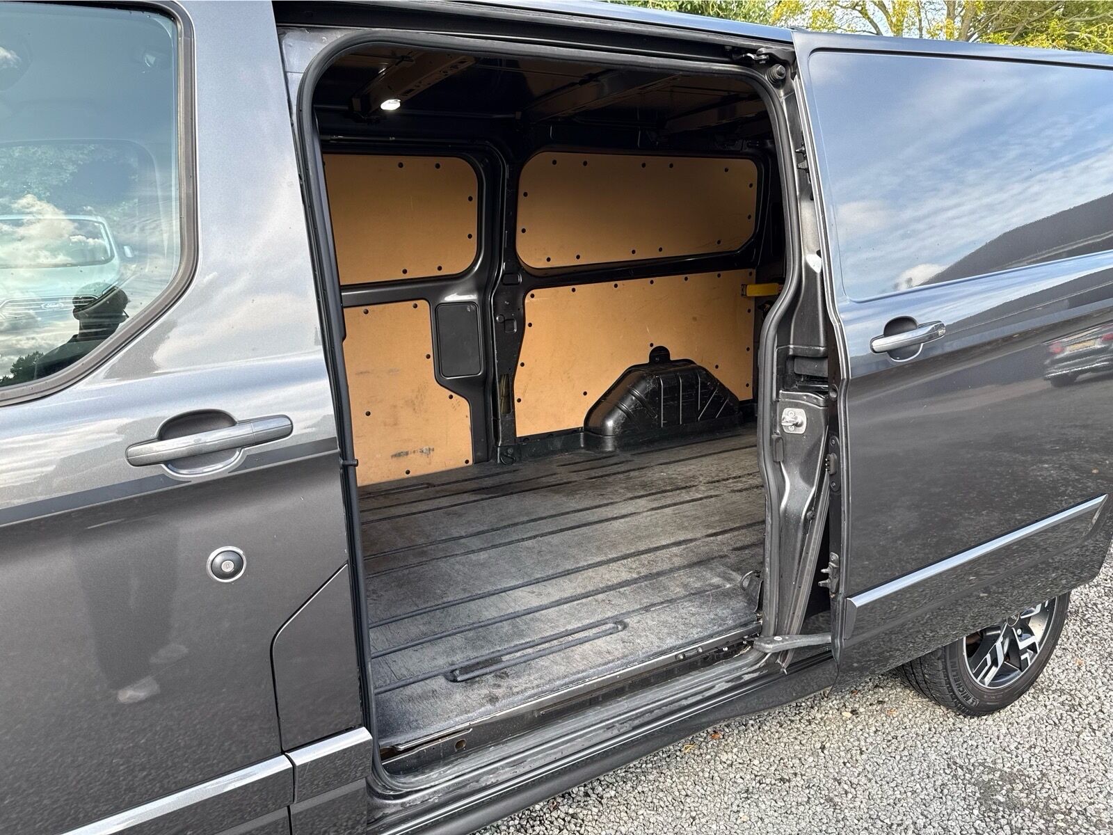 Billede af Ford Transit Custom 320 L2H1 2,0 TDCi Sport 185HK Van 6g Aut.