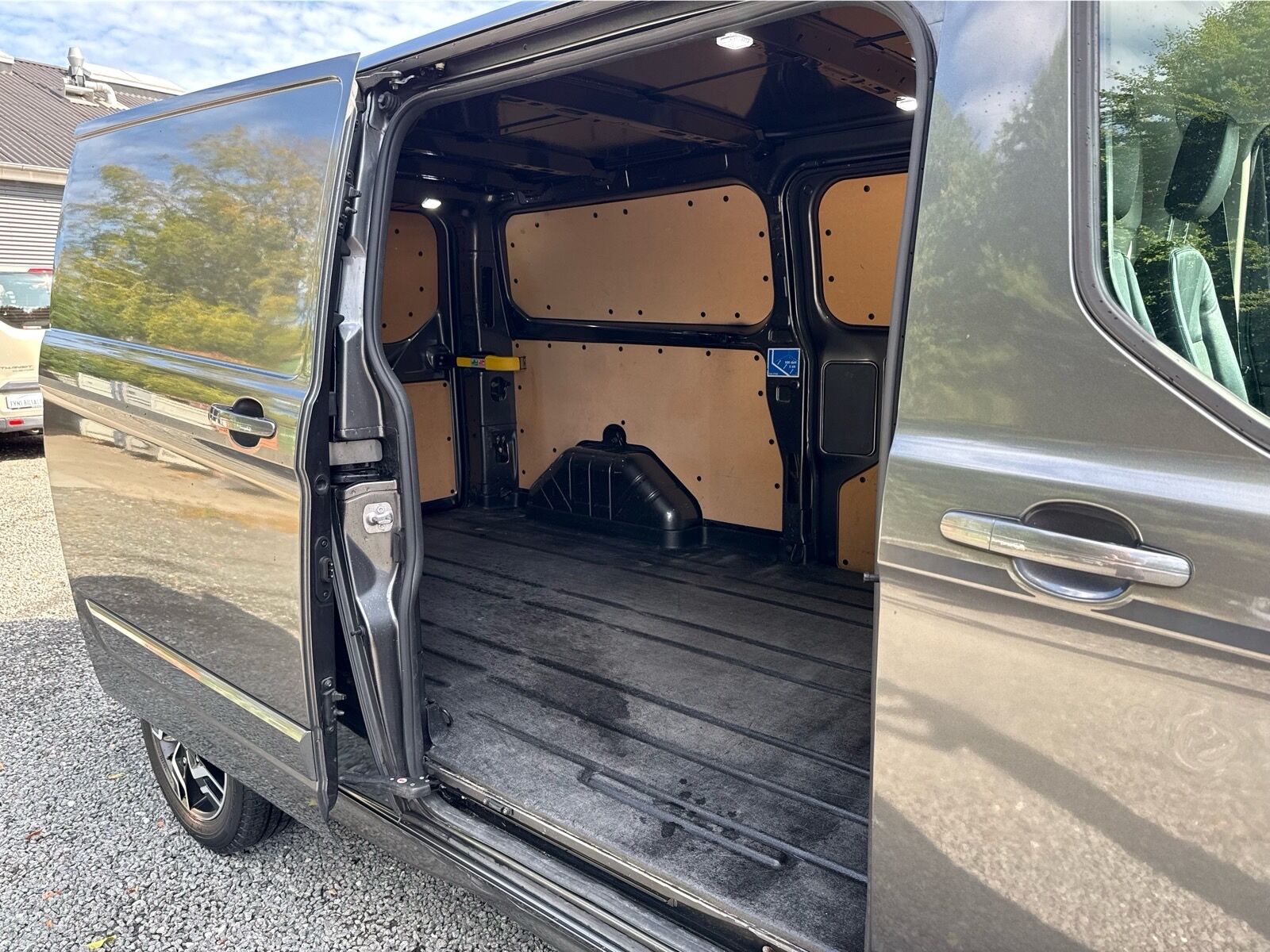 Billede af Ford Transit Custom 320 L2H1 2,0 TDCi Sport 185HK Van 6g Aut.