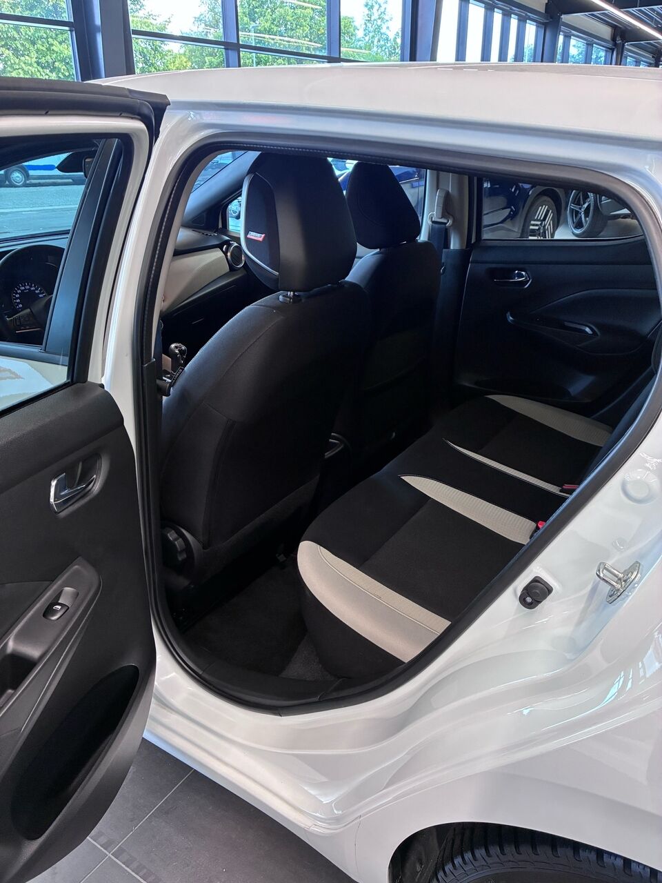 Billede af Nissan Micra 1,0 Tekna Navi 92HK 5d