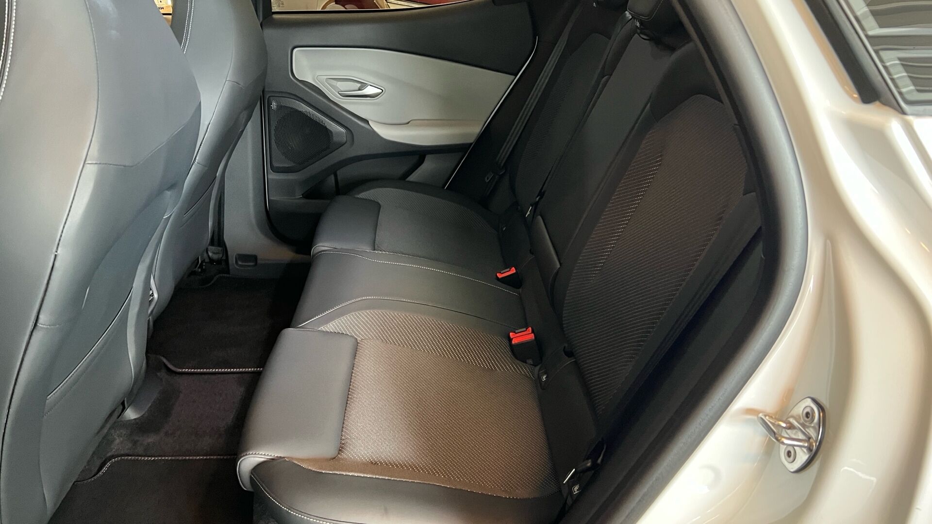 Billede af Ford Explorer EL UR Select AWD 340HK 5d Aut.