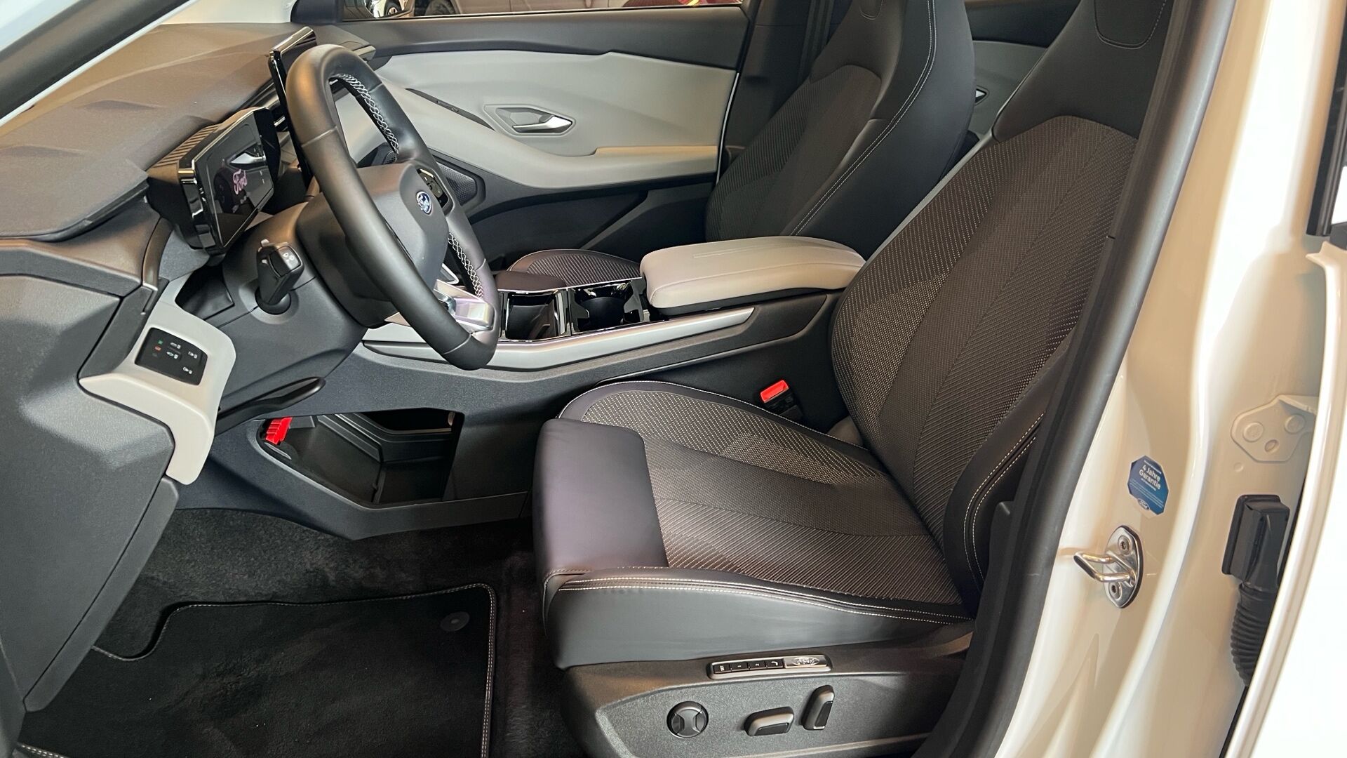 Billede af Ford Explorer EL UR Select AWD 340HK 5d Aut.