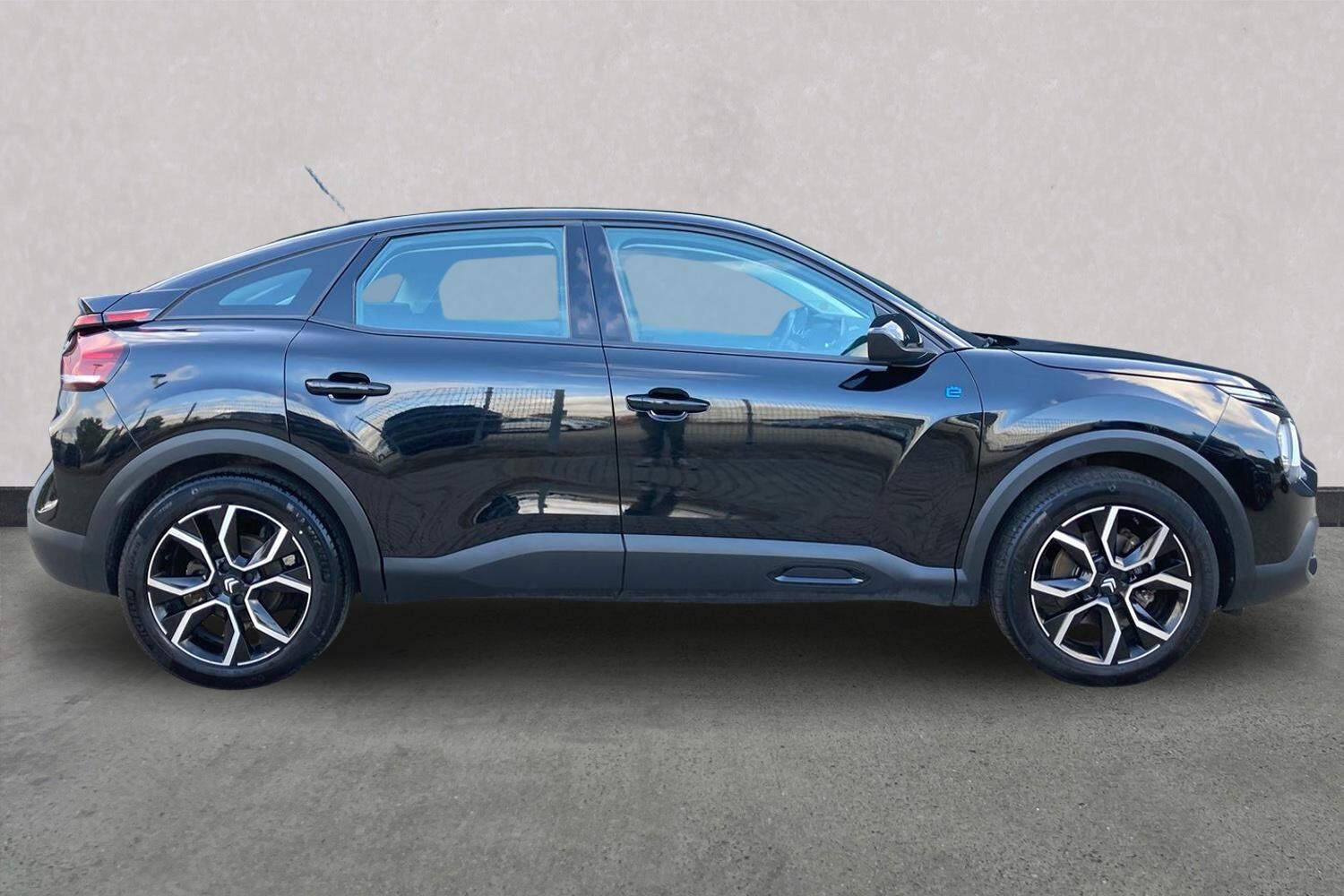 Billede af Citroën e-C4 EL Shine Ltd. 136HK 5d Aut.