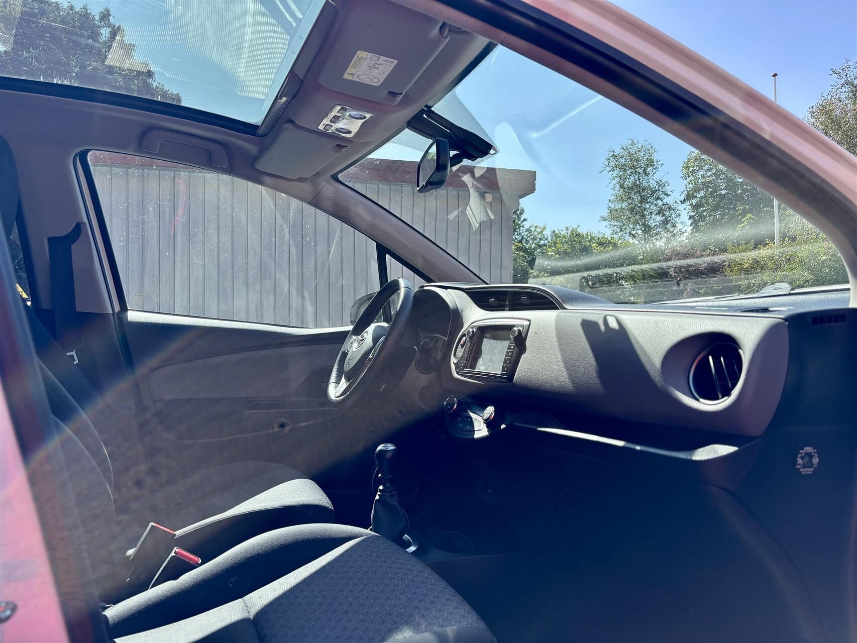 Billede af Toyota Yaris 1,3 VVT-I T2 Komfort + Skyview 100HK 5d 6g