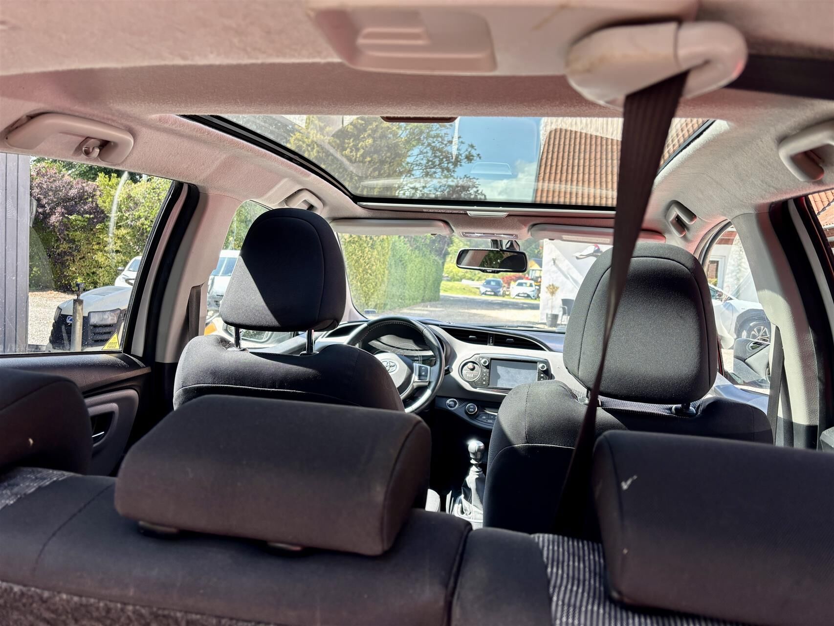 Billede af Toyota Yaris 1,3 VVT-I T2 Komfort + Skyview 100HK 5d 6g