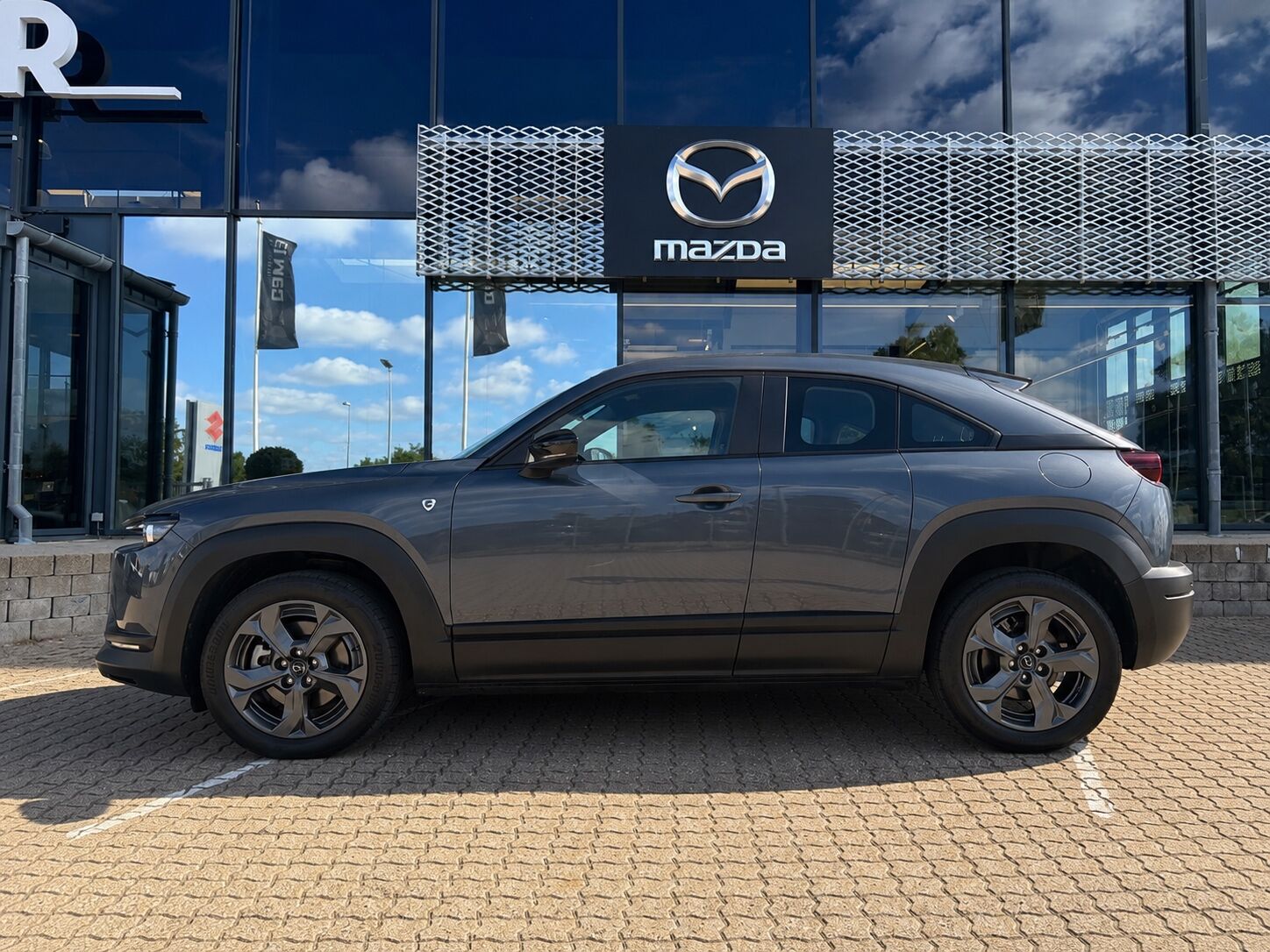 Billede af Mazda MX-30 0,8 e-Skyactiv R-EV  Plugin-hybrid Exclusive-Line 170HK 5d Trinl. Gear